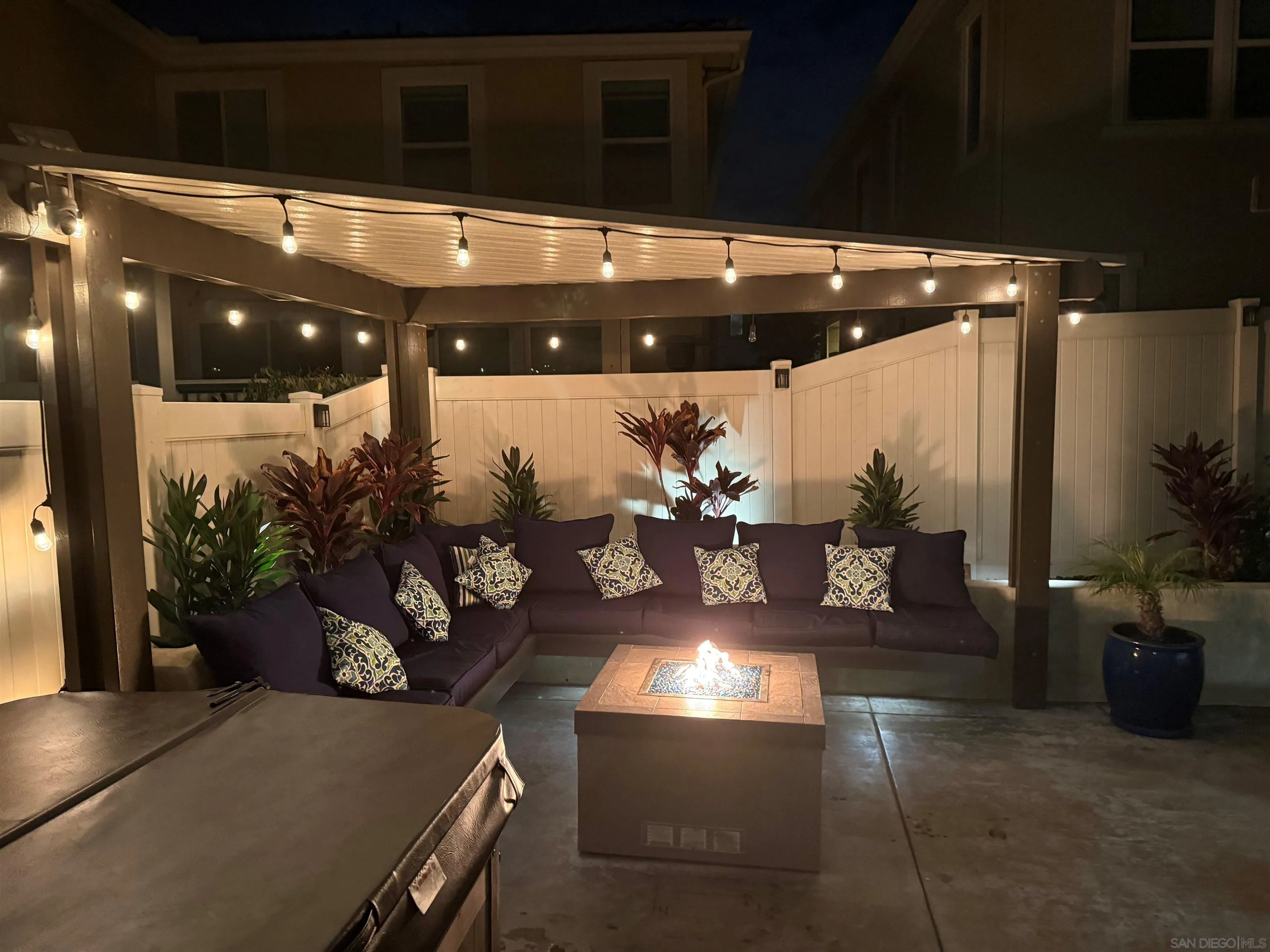 https://cdn.realtyfeed.com/cdn/127/260010893/cab7207477f68eea34983484e1db9157.webp