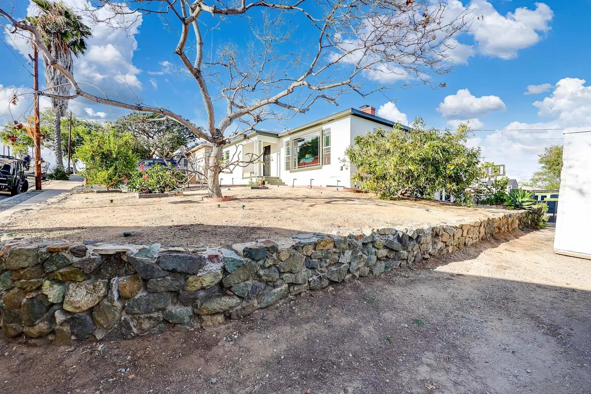 https://cdn.realtyfeed.com/cdn/127/260010895/43afcf217f082aa321026c1d518256a3.webp