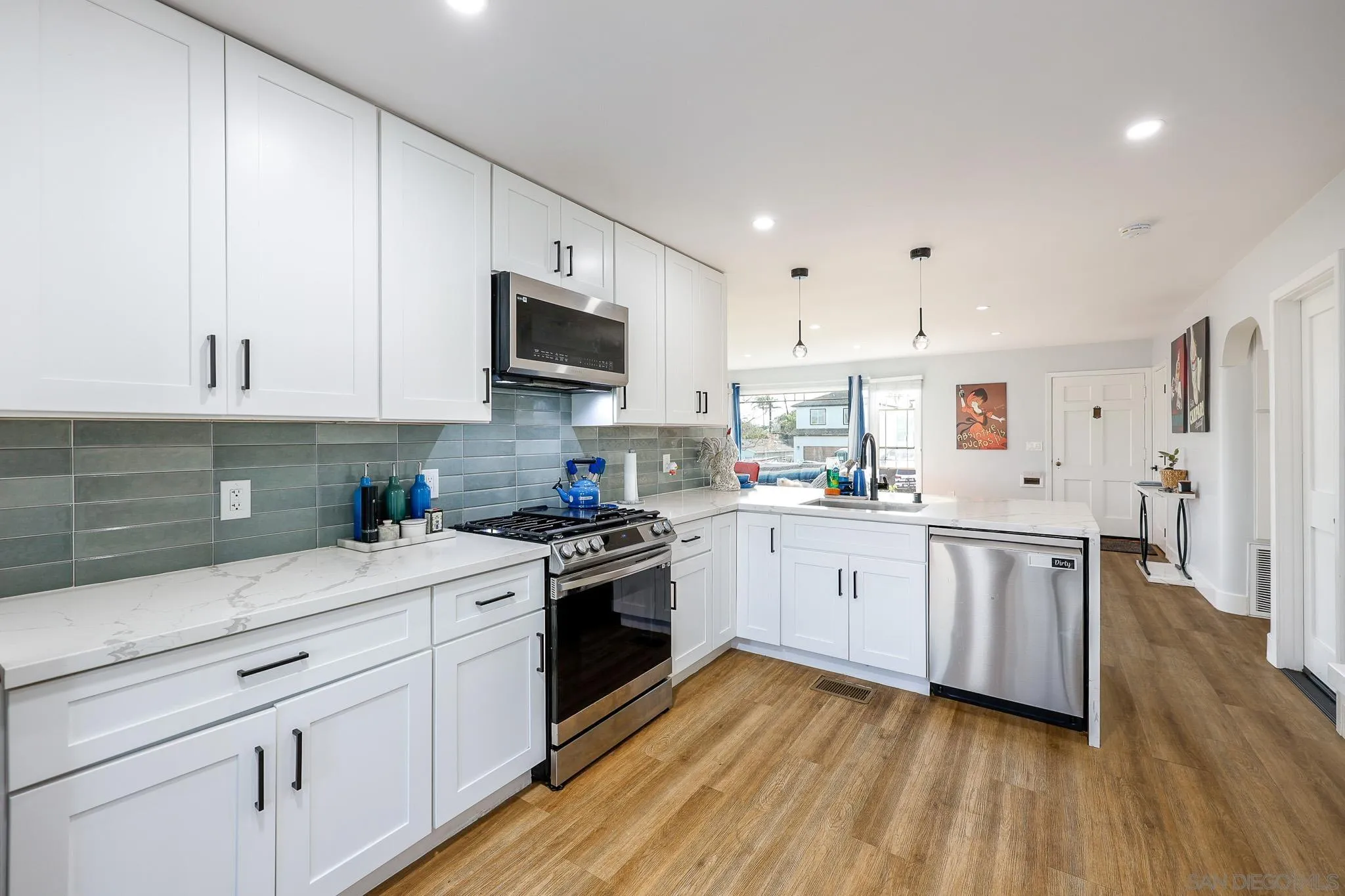 https://cdn.realtyfeed.com/cdn/127/260010895/90331eacc27da465671dce6b6c67e1c5.webp