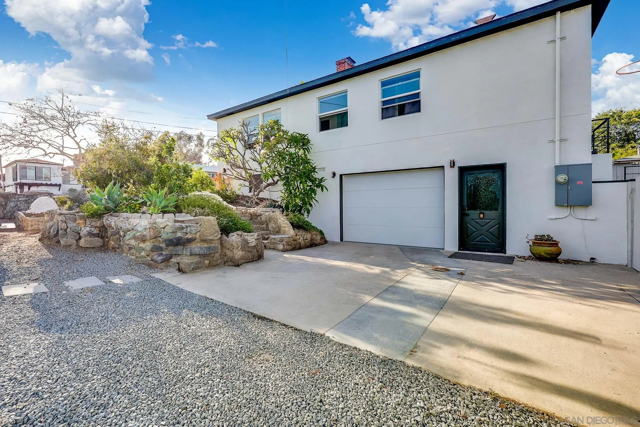 https://cdn.realtyfeed.com/cdn/127/260010895/cd760eecc3443bc2b8ccbb135eefd3b4.webp