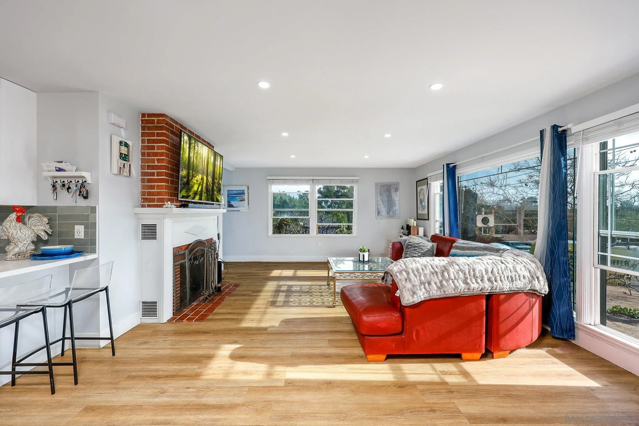 https://cdn.realtyfeed.com/cdn/127/260010895/dcb2f8a82b2ef98568f08ab96acf72c4.webp