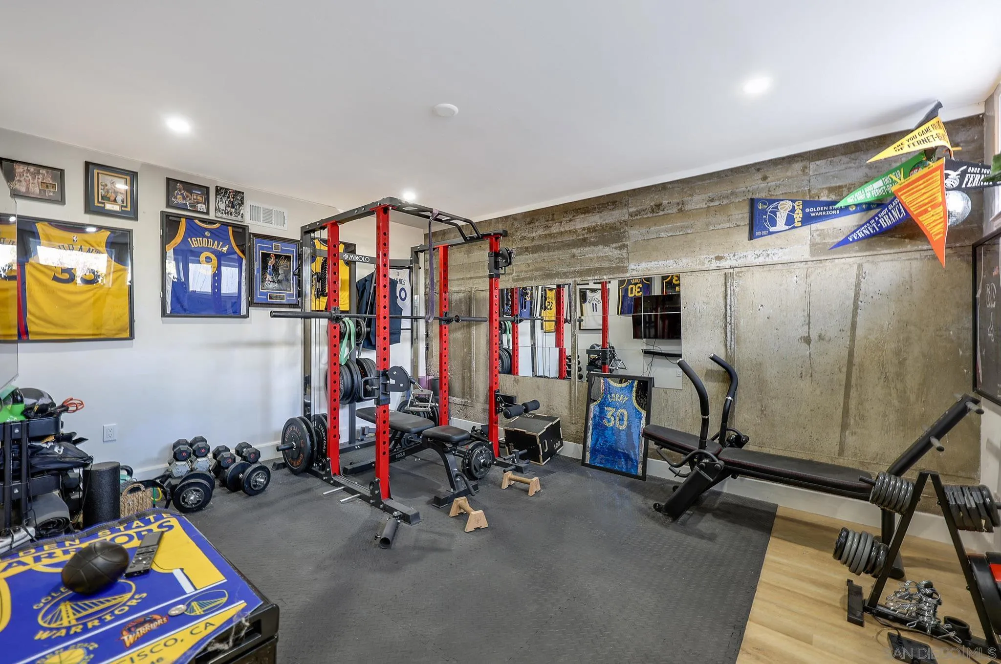 https://cdn.realtyfeed.com/cdn/127/260010895/e1ef26aeca281ffd081ebb8628c6ec08.webp