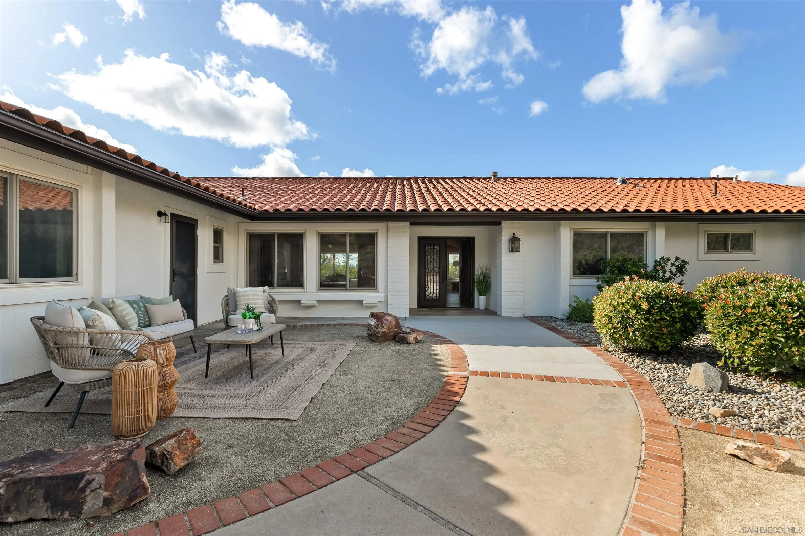 https://cdn.realtyfeed.com/cdn/127/260010896/303e8bd5dfd3c6d7b6c313c53bb40886.webp