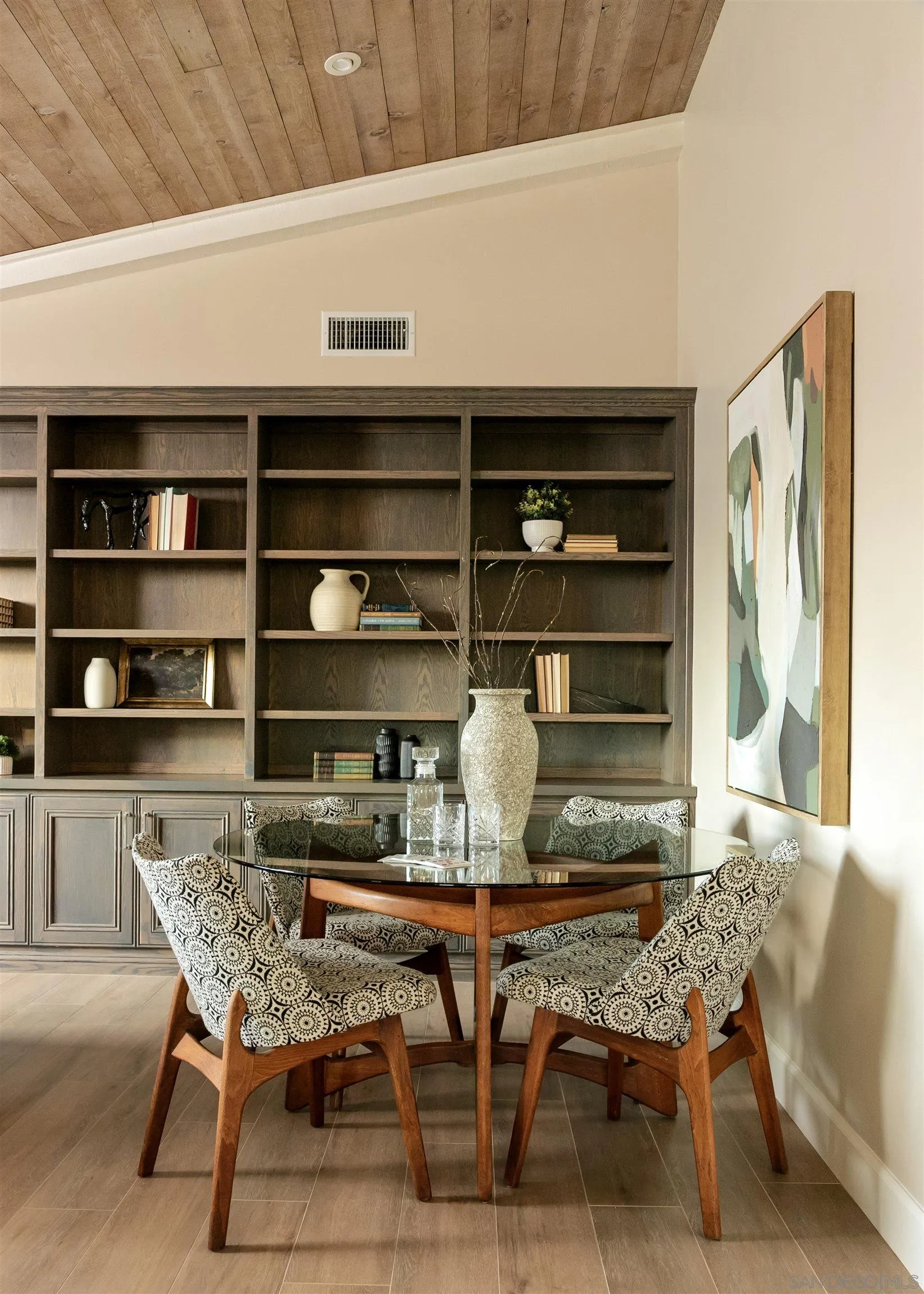 https://cdn.realtyfeed.com/cdn/127/260010896/456da261f1fe705506de669f7b626bb5.webp