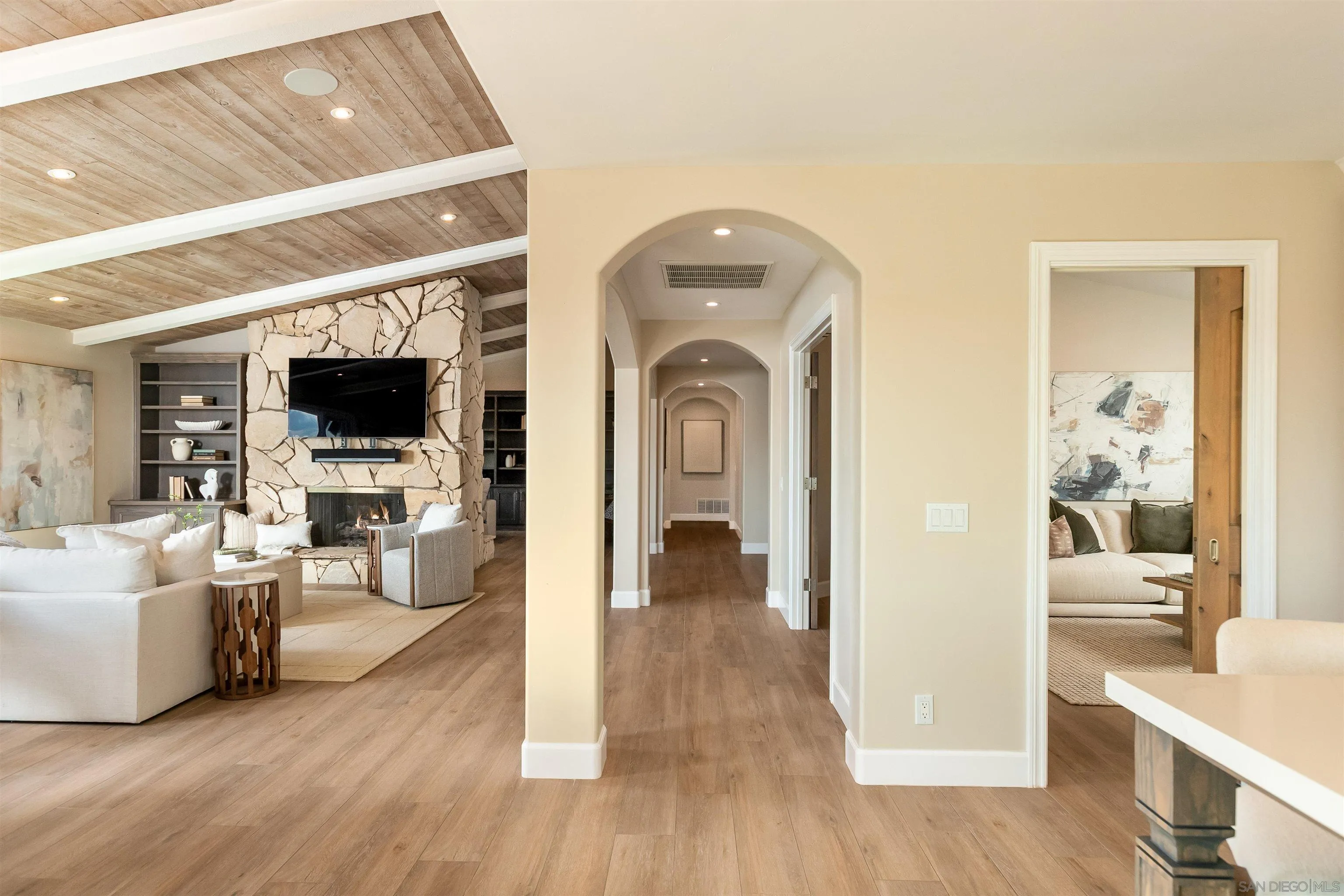 https://cdn.realtyfeed.com/cdn/127/260010896/4fae3068bea388d30717b612a4e218b4.webp