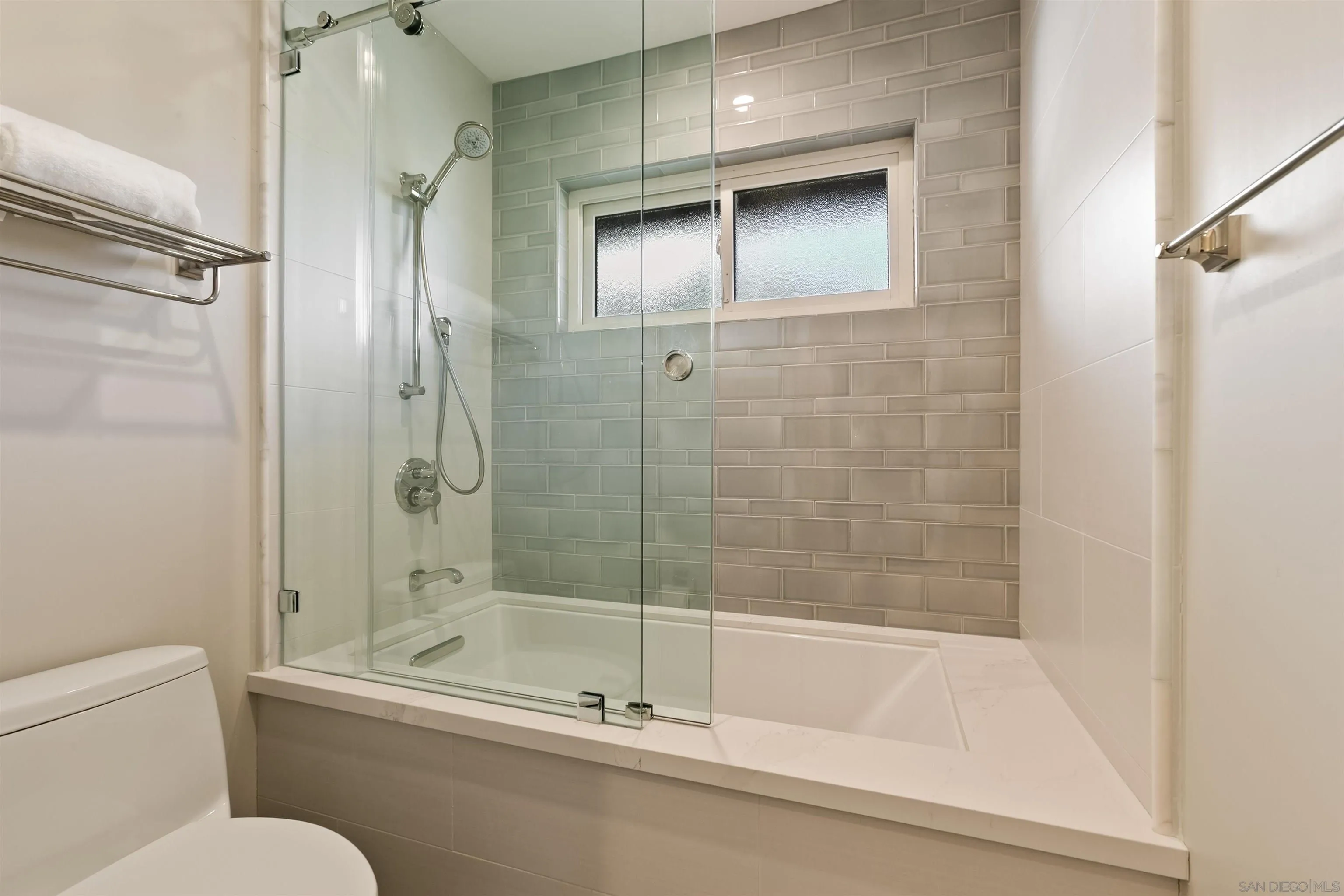 https://cdn.realtyfeed.com/cdn/127/260010896/531cdaa2616ec24392604ad68cafe1f9.webp