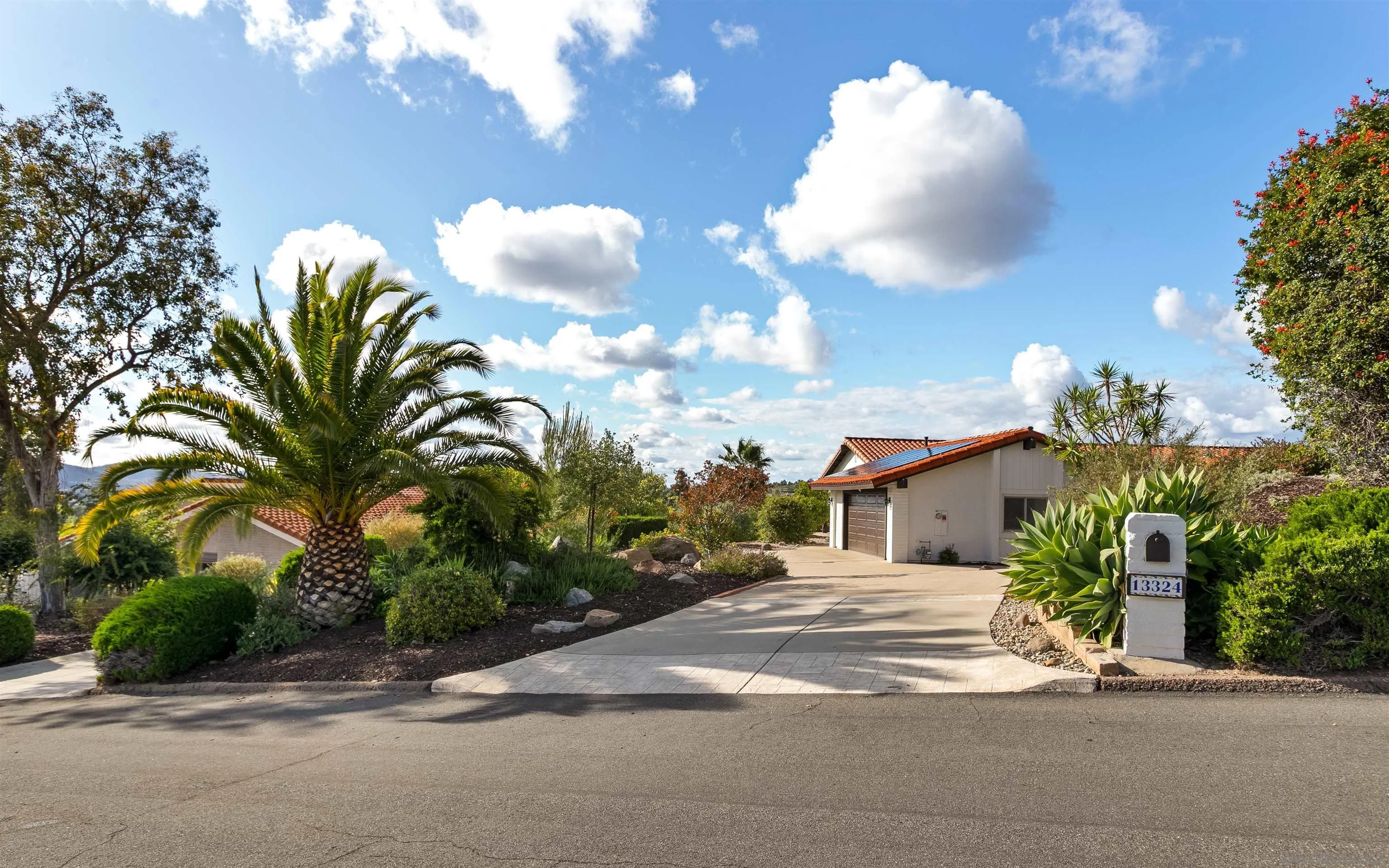 https://cdn.realtyfeed.com/cdn/127/260010896/69706ffc4ee1139807331503c1b82c25.webp
