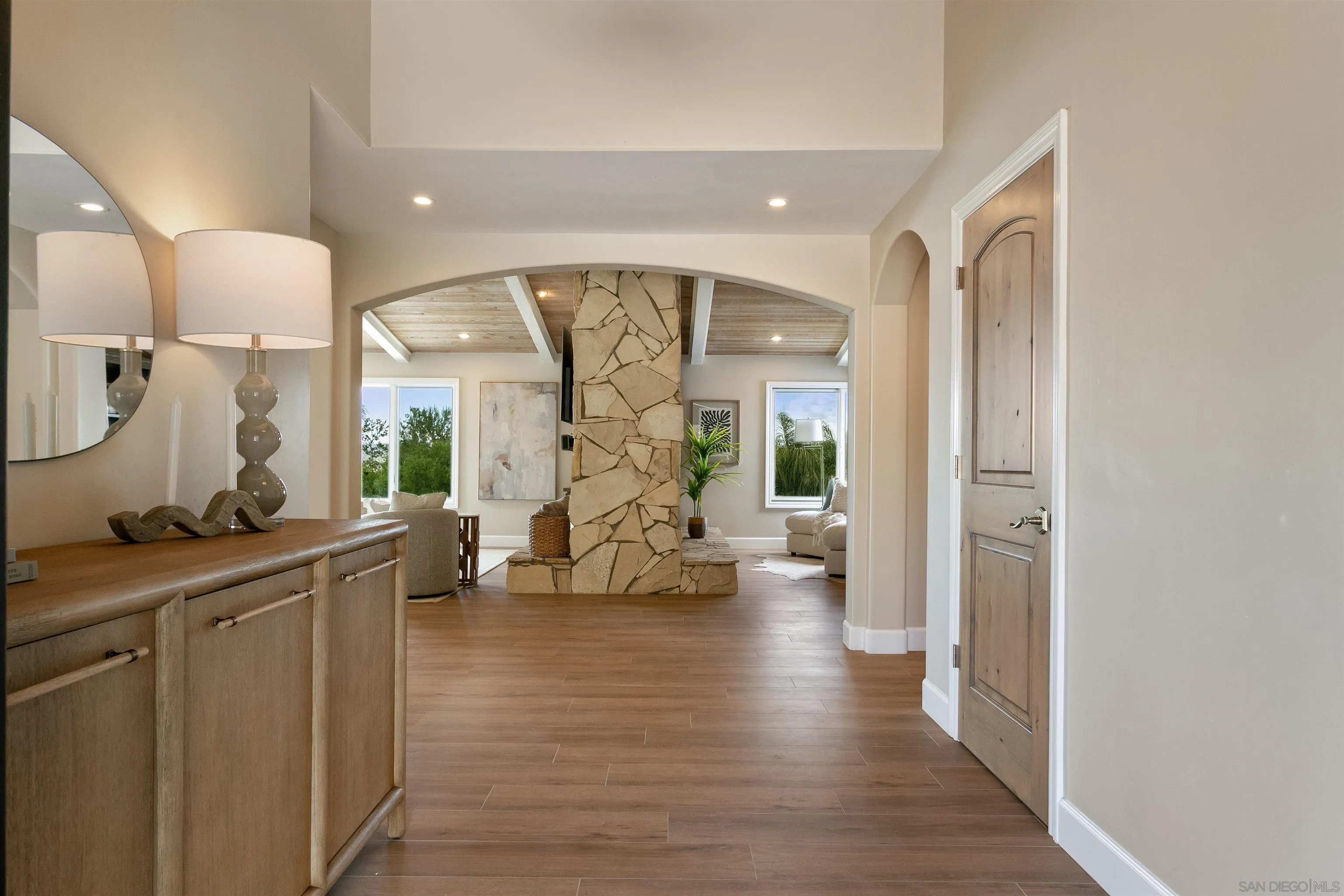 https://cdn.realtyfeed.com/cdn/127/260010896/742fbcfc07f9c9c6ab201f5149a07669.webp