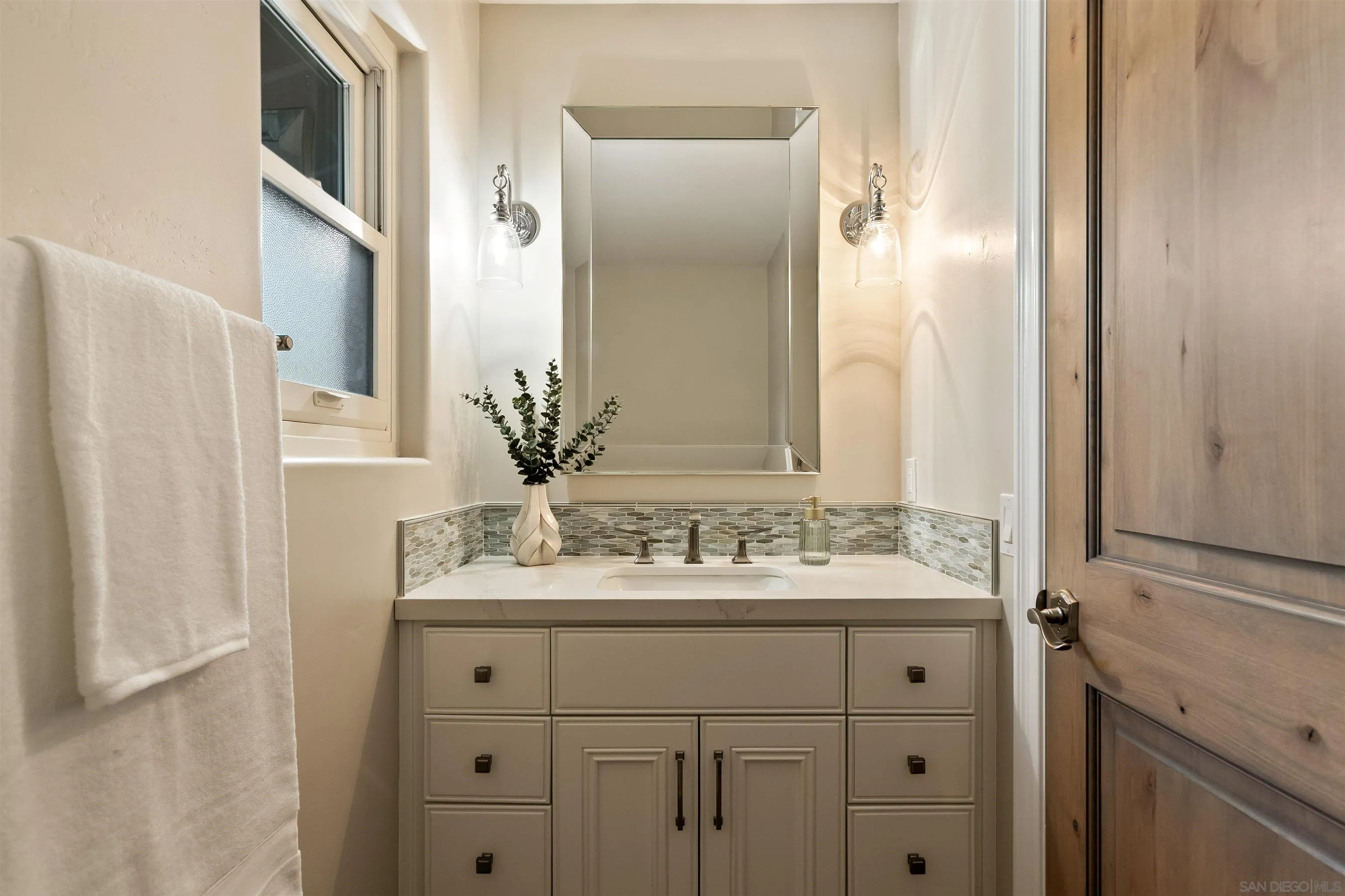 https://cdn.realtyfeed.com/cdn/127/260010896/87adf2d9ca77c1061e8ee825d79a02cd.webp
