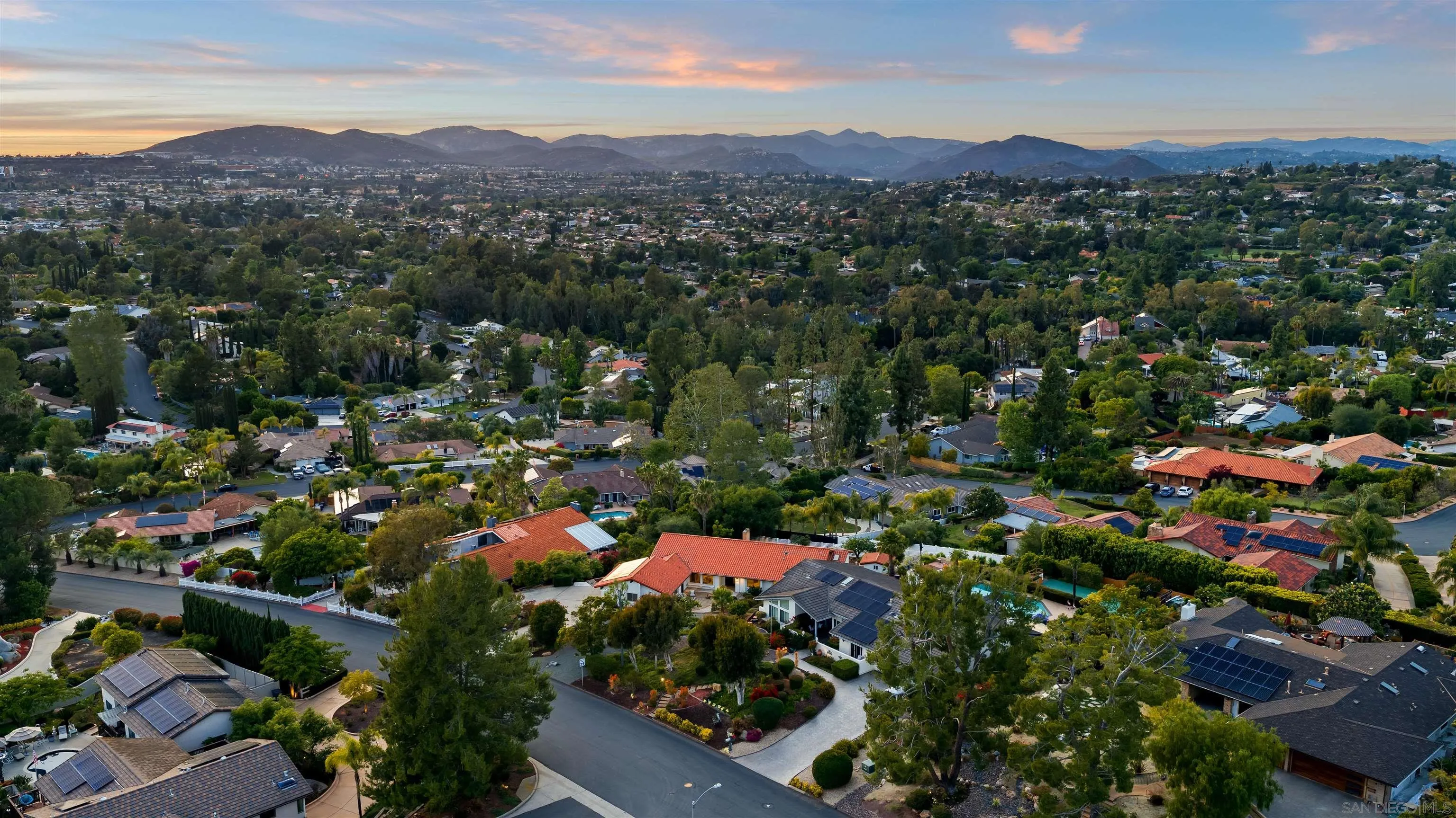 https://cdn.realtyfeed.com/cdn/127/260010896/97d6848de6276f0a70f7f1991d890a8e.webp