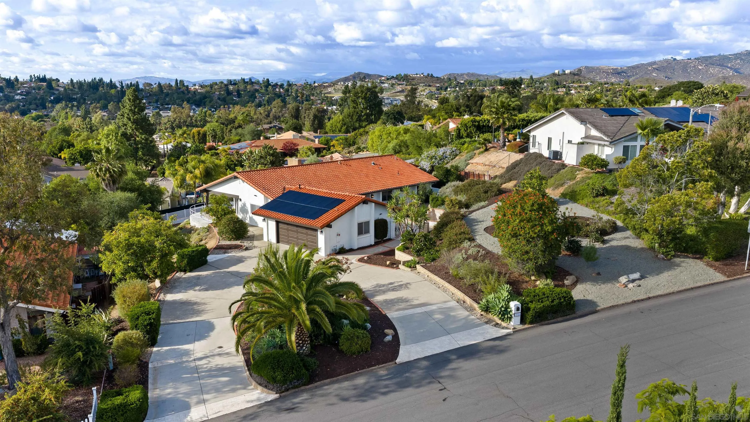 https://cdn.realtyfeed.com/cdn/127/260010896/9849b8d0f652114530a8cfd580b3340c.webp