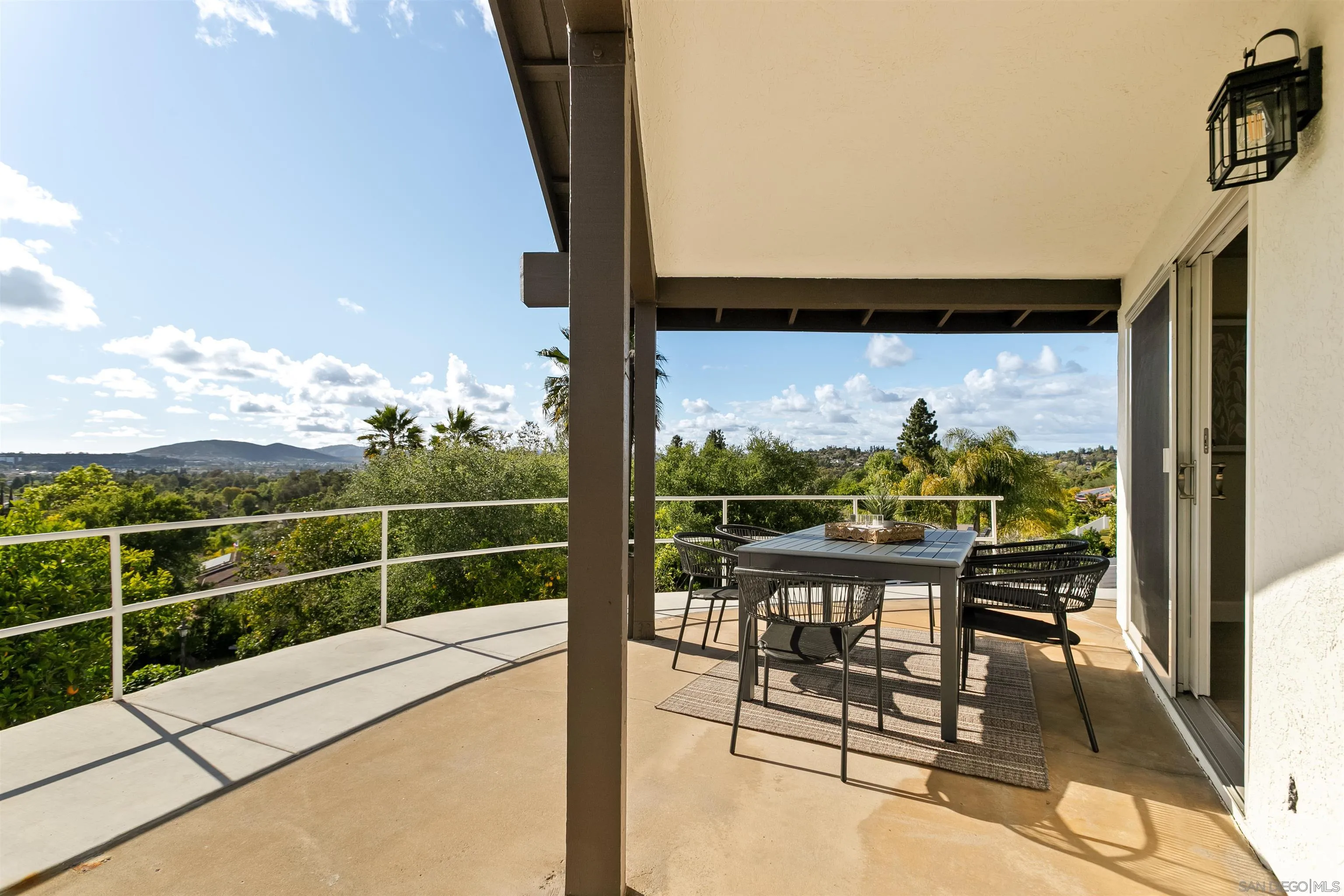 https://cdn.realtyfeed.com/cdn/127/260010896/bdbcebdb4d85506aef0e7f433bd14b38.webp