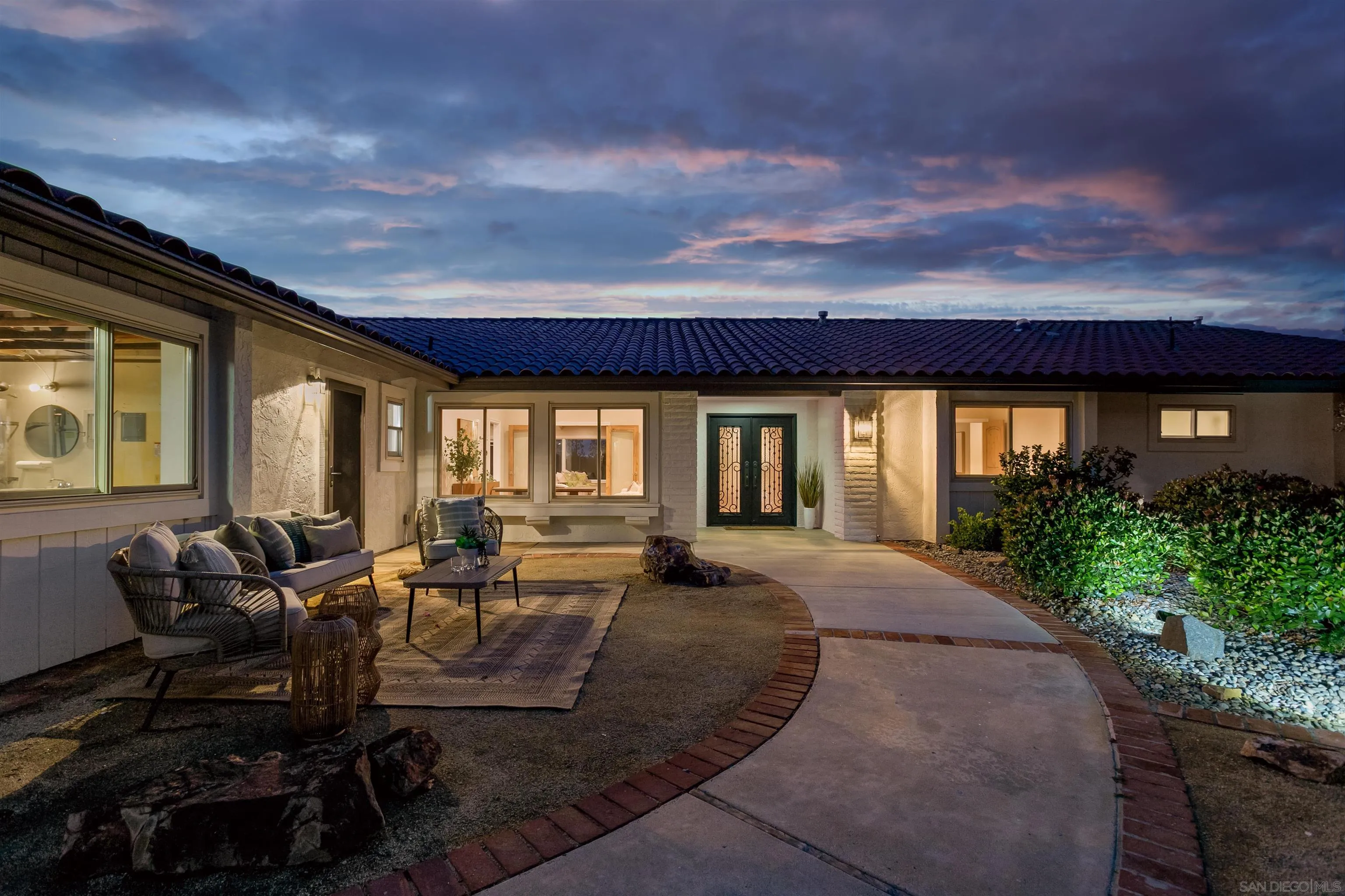 https://cdn.realtyfeed.com/cdn/127/260010896/becc2949a4945831783dd9b5e0ee7444.webp