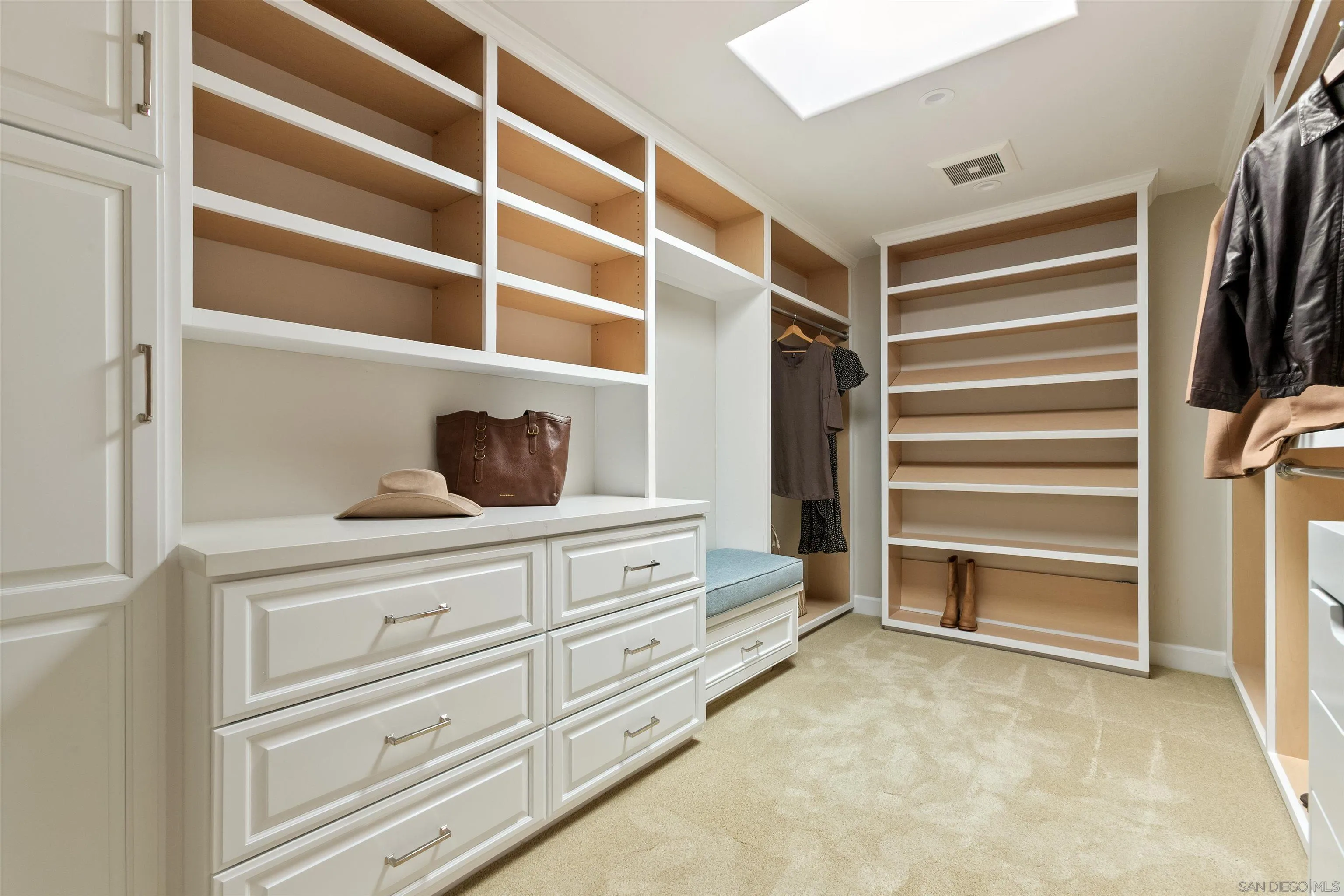 https://cdn.realtyfeed.com/cdn/127/260010896/d12ddaf52e9225a8a9871ad35db9bb3a.webp