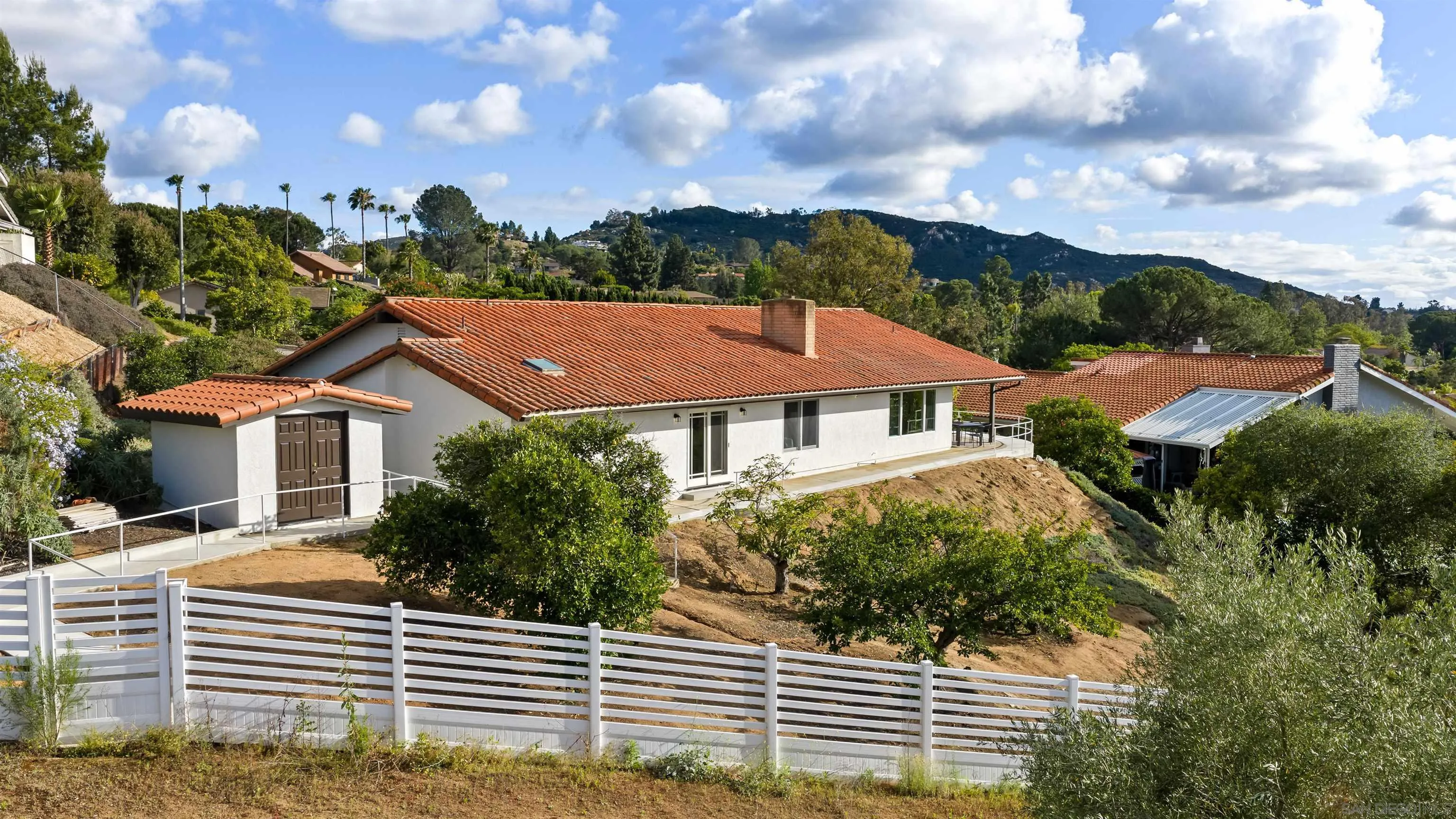 https://cdn.realtyfeed.com/cdn/127/260010896/de5188f4357d45e698b35069ce1b8956.webp