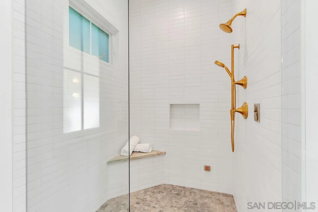 https://cdn.realtyfeed.com/cdn/127/260010899/556c4cd97bc8aa1d55e0e1c840ce14e7.webp