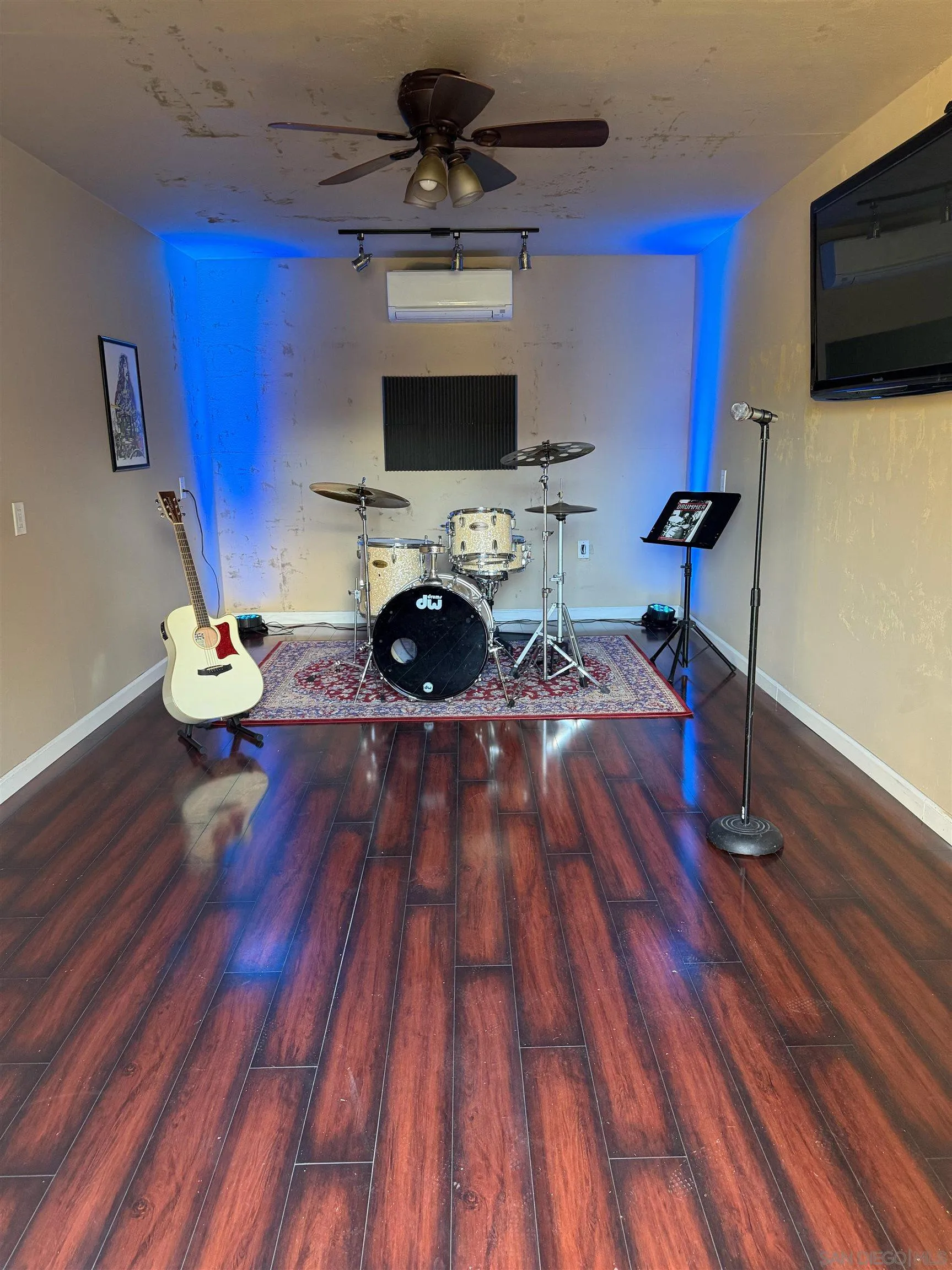 https://cdn.realtyfeed.com/cdn/127/260010900/0b13549856481b6387f436d65cb01680.webp