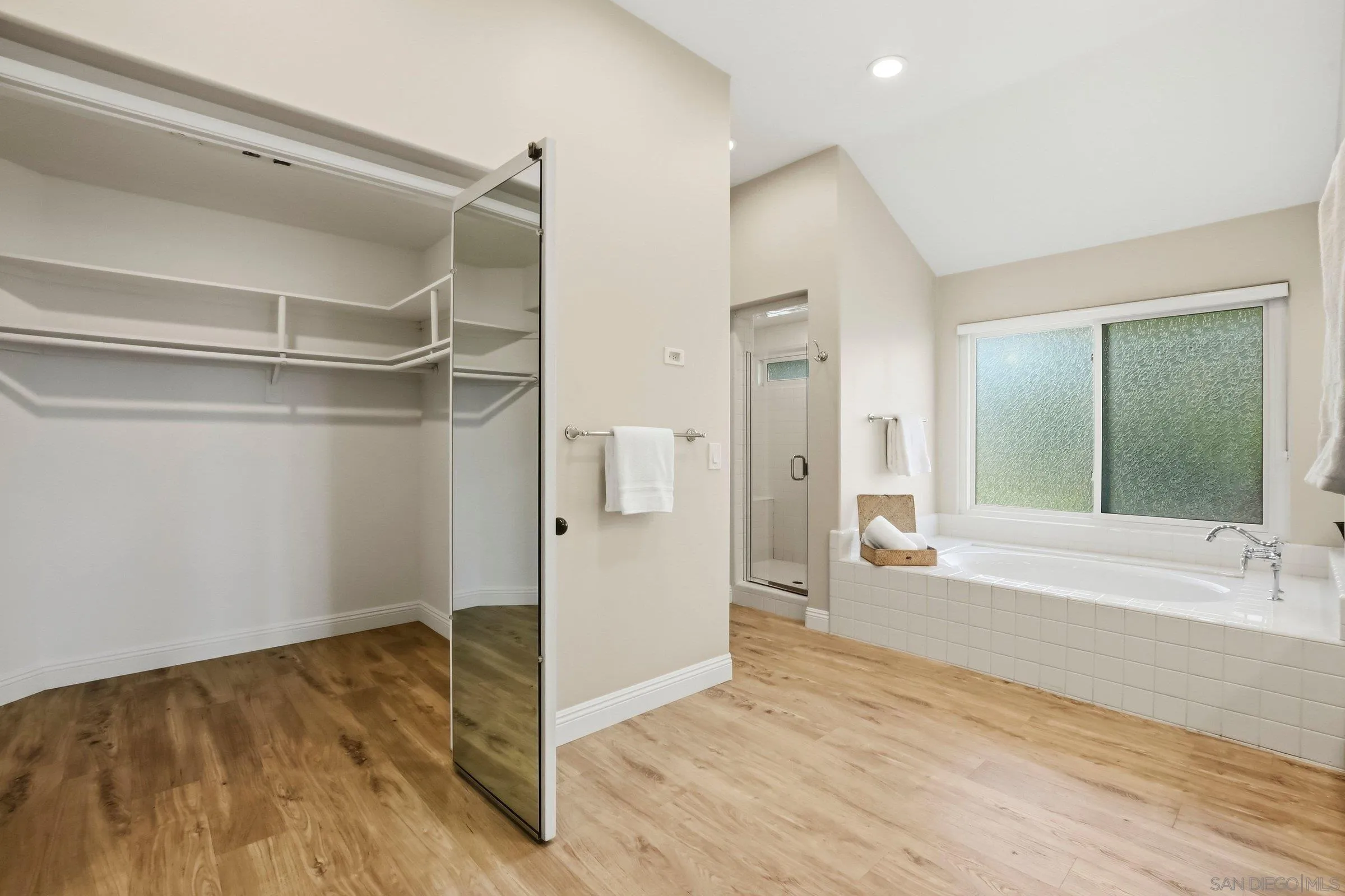 https://cdn.realtyfeed.com/cdn/127/260010900/28a01183f4e9f2da9972a10e81e4fef3.webp