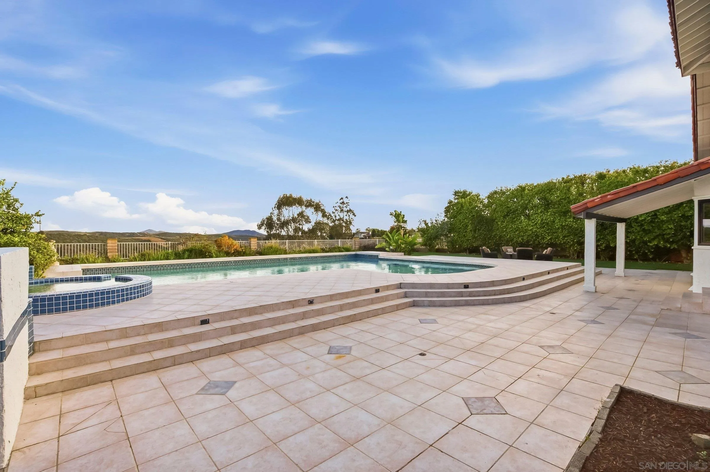 https://cdn.realtyfeed.com/cdn/127/260010900/4c85bb1117bc50f08e253011b4a2d929.webp