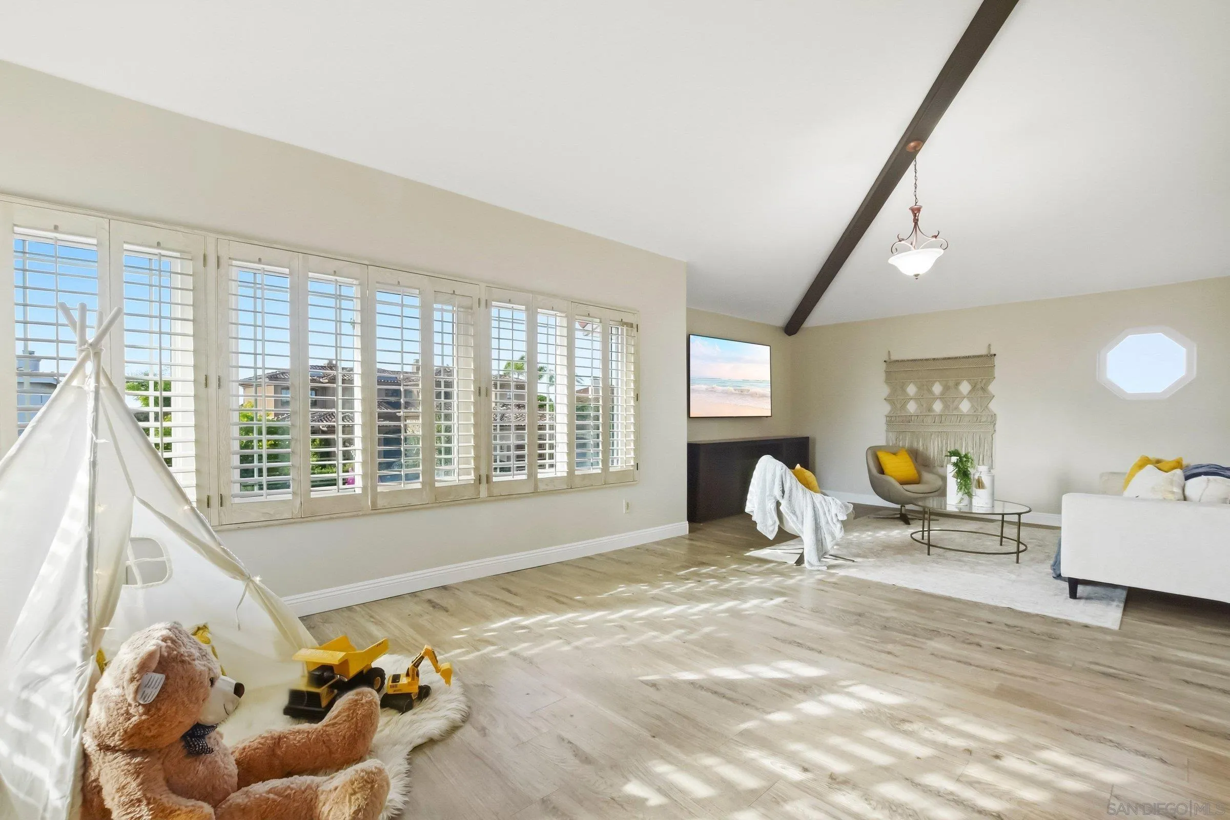 https://cdn.realtyfeed.com/cdn/127/260010900/d4422087fac3c06c806e554486aba9f8.webp