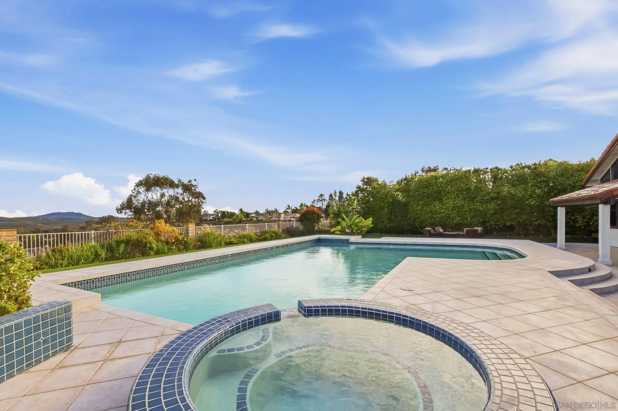 https://cdn.realtyfeed.com/cdn/127/260010900/df6d0954460b2bfb1731a3c4940f7eb7.webp