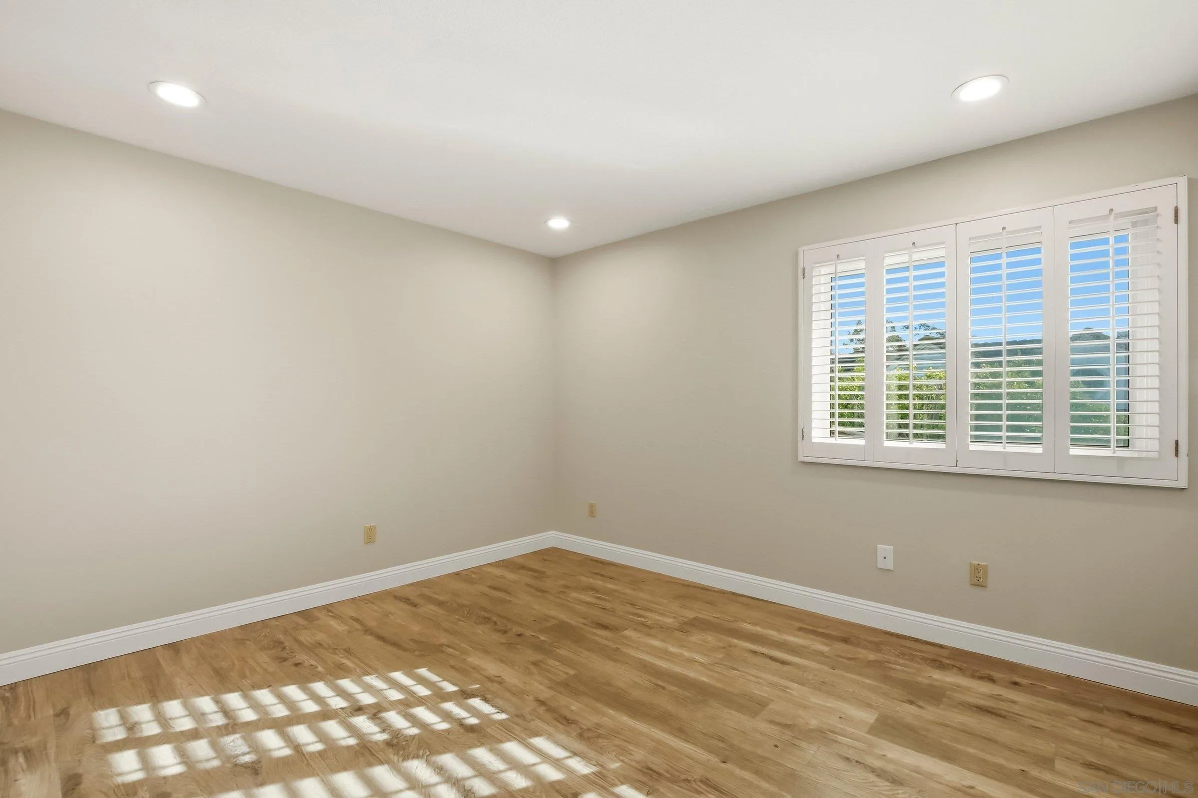 https://cdn.realtyfeed.com/cdn/127/260010900/e5ecd51f14d036916d11aa1043b9f7cc.webp