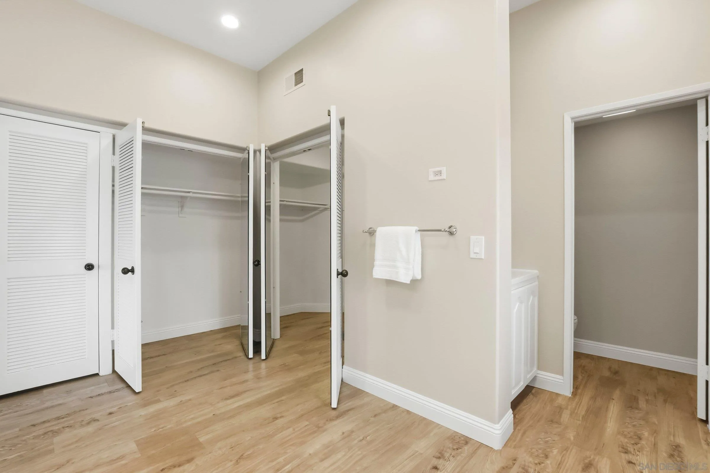 https://cdn.realtyfeed.com/cdn/127/260010900/e66b1ec5b458c86d54ca14f40bf0919e.webp