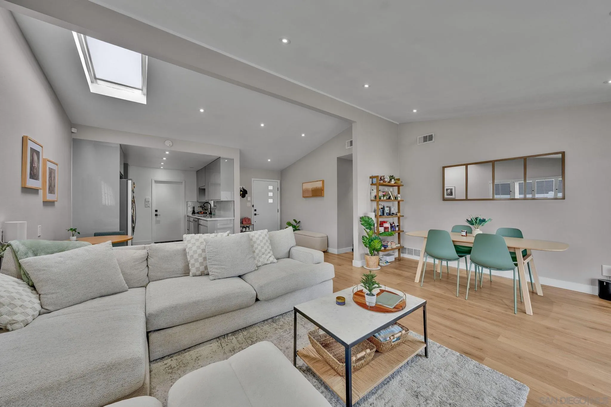 https://cdn.realtyfeed.com/cdn/127/260010901/0c2ae42810629b9d9fa9c47c06b03214.webp