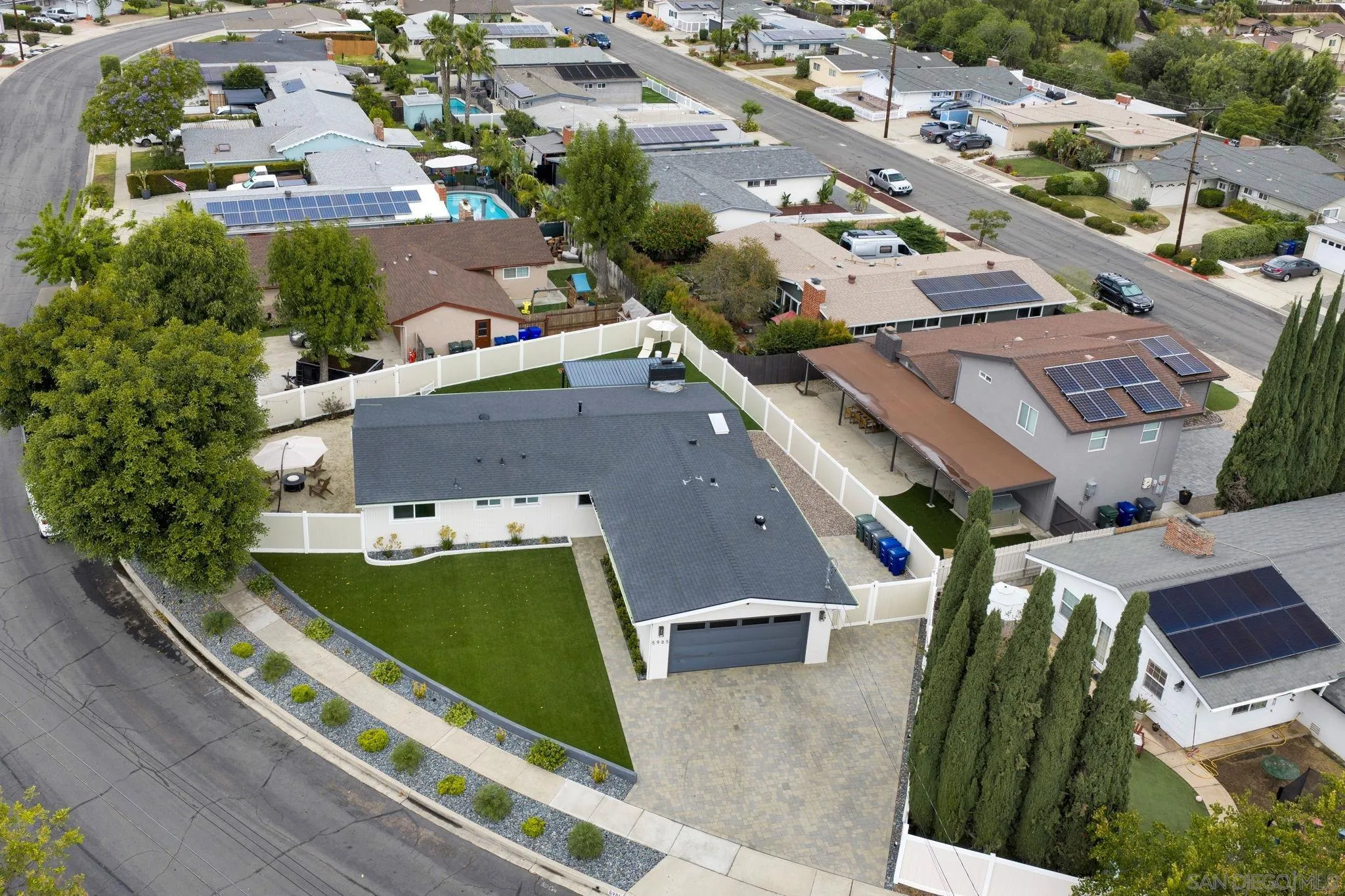 https://cdn.realtyfeed.com/cdn/127/260010901/109d93aeb777a340d38545b81f5d79f2.webp