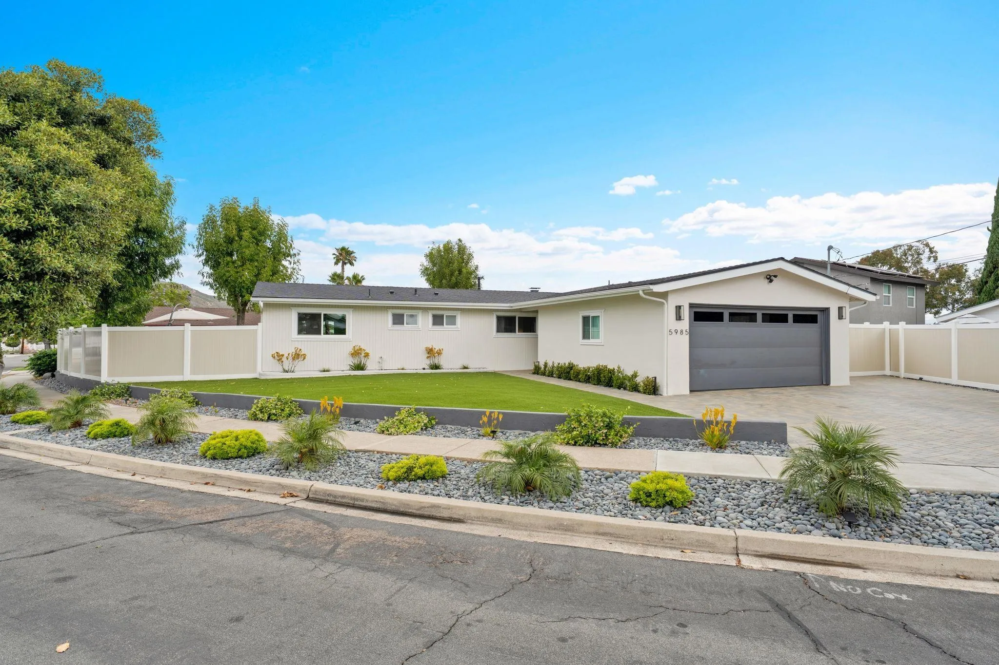 https://cdn.realtyfeed.com/cdn/127/260010901/2cead7112de3d021d3127afbff91c409.webp