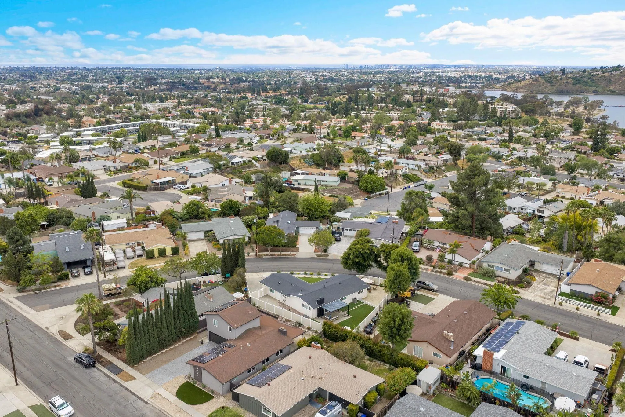https://cdn.realtyfeed.com/cdn/127/260010901/3849b99e3df4b66944c334f34dd14d19.webp