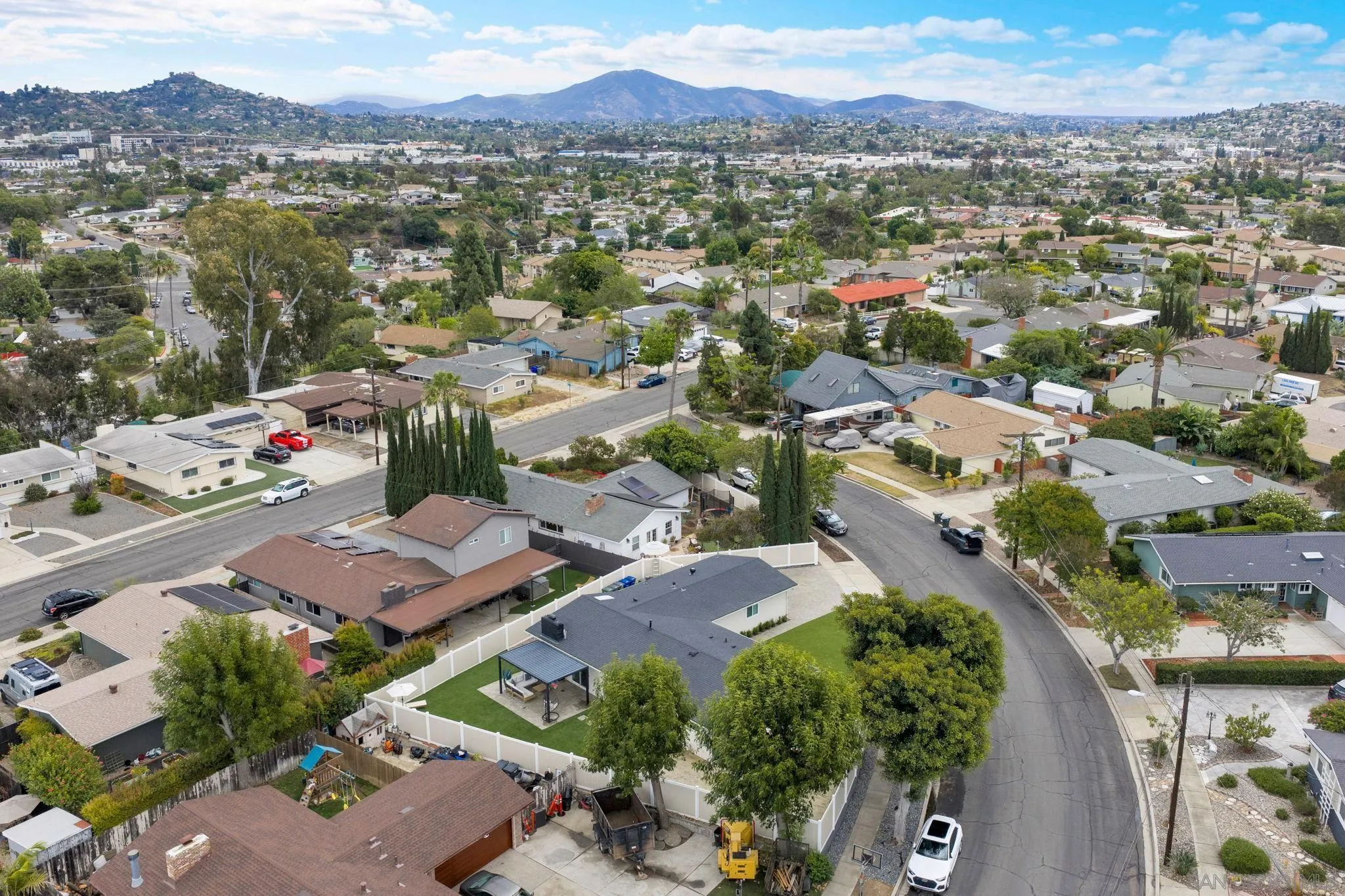 https://cdn.realtyfeed.com/cdn/127/260010901/43a618b5ec94fa27eb4ce3897445eef0.webp