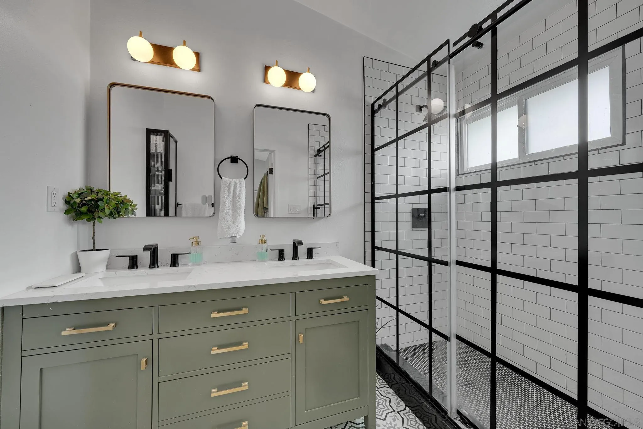 https://cdn.realtyfeed.com/cdn/127/260010901/4af2f4104475ead5c5058ff50c7b4479.webp