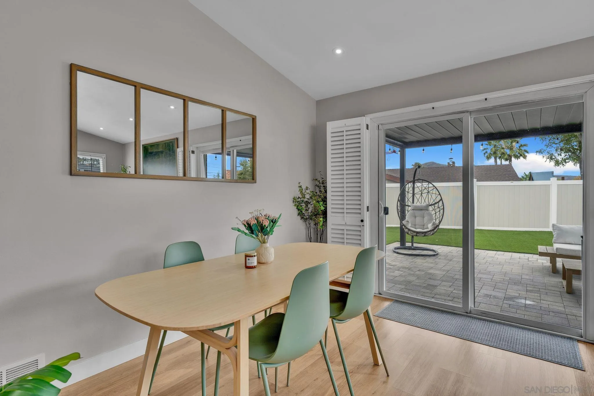 https://cdn.realtyfeed.com/cdn/127/260010901/56d22283c0b557a7ca0a9897d82fab83.webp