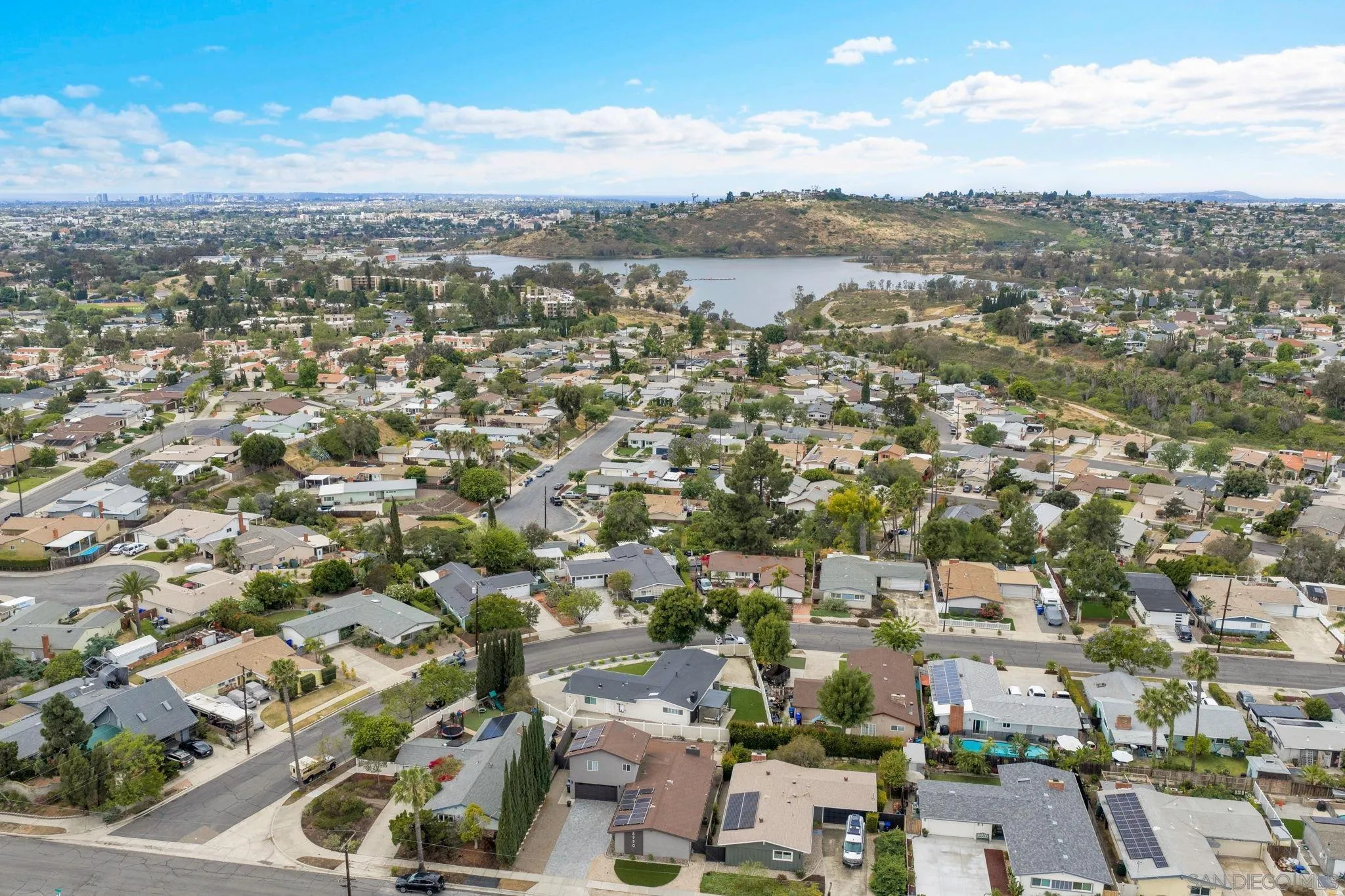 https://cdn.realtyfeed.com/cdn/127/260010901/6cc71b80406a7f2e08dd04ad43bfe132.webp