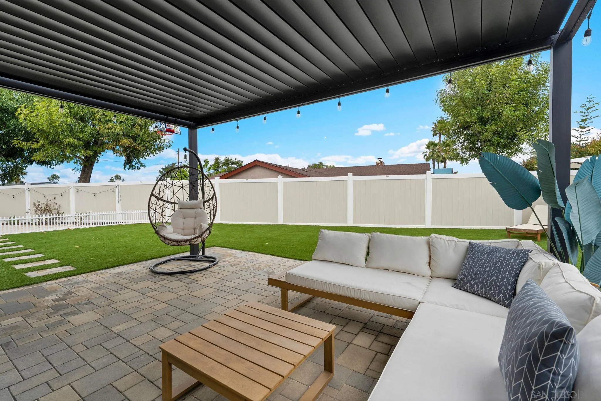 https://cdn.realtyfeed.com/cdn/127/260010901/8b7e28c7b61012f75620b81a4cd7cb10.webp