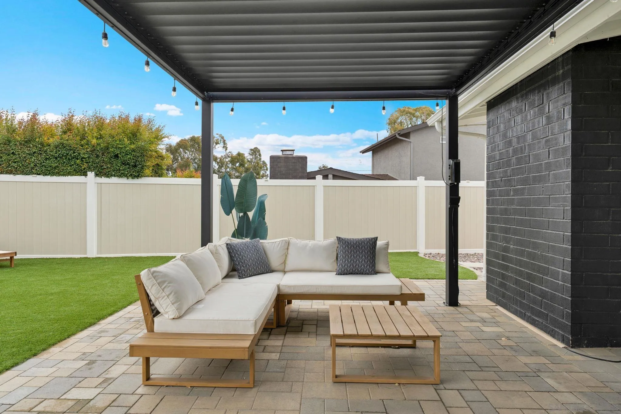 https://cdn.realtyfeed.com/cdn/127/260010901/b97fdf164e13ee94c2932caf19bdda89.webp