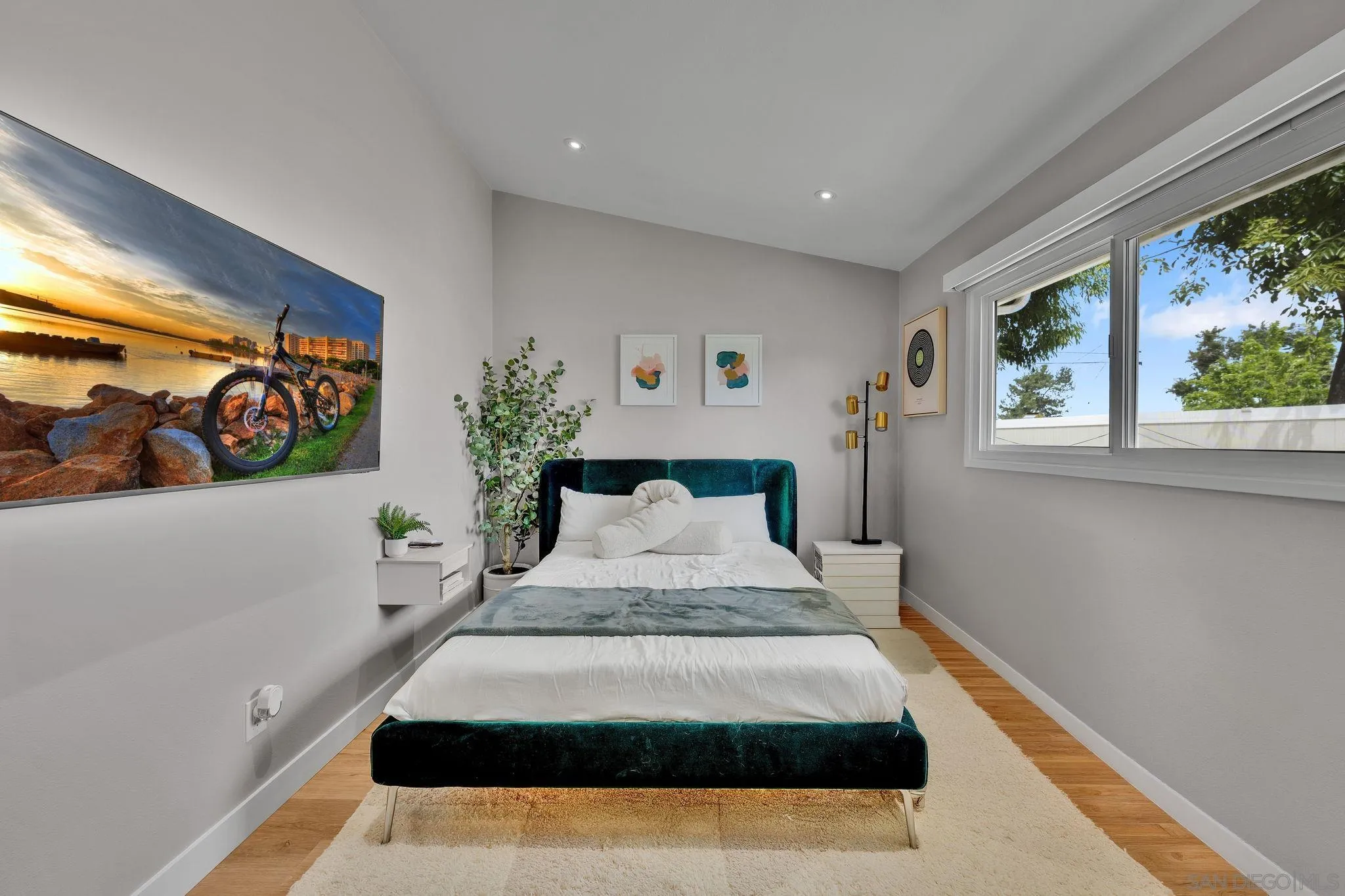 https://cdn.realtyfeed.com/cdn/127/260010901/da54066b82936875cc24d636d5e4d26a.webp