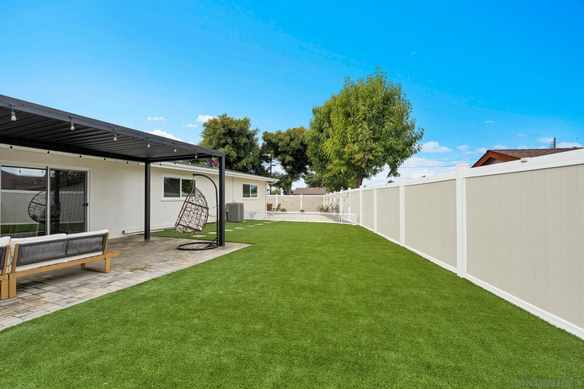 https://cdn.realtyfeed.com/cdn/127/260010901/f41084696864887d8fce26fdcb2a804d.webp