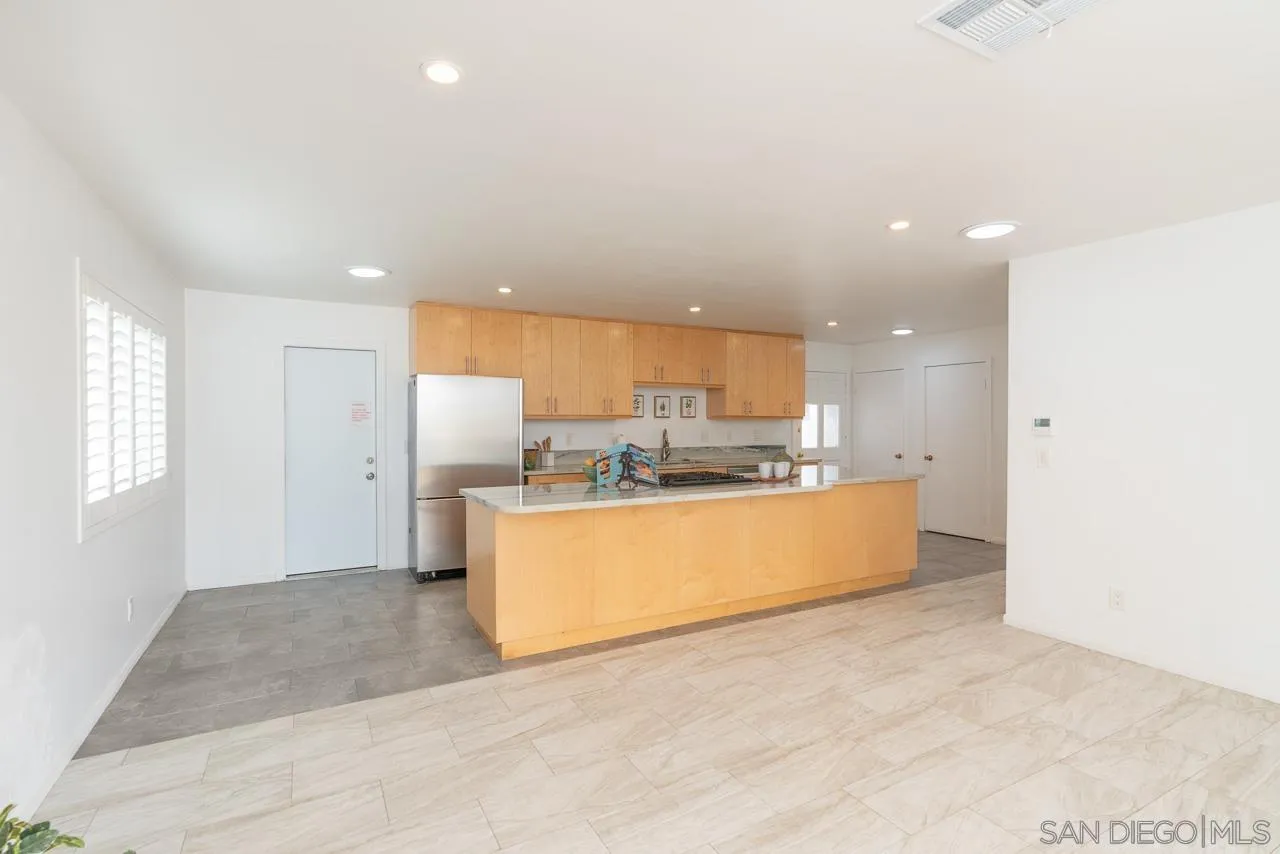 https://cdn.realtyfeed.com/cdn/127/260010903/796f2f6b66f794a9f8512b436dbf7130.webp