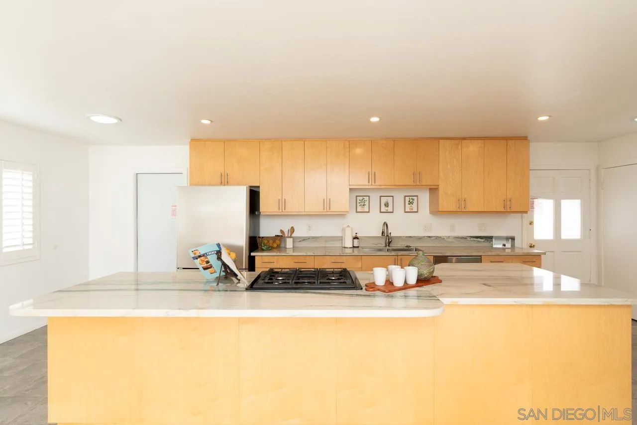 https://cdn.realtyfeed.com/cdn/127/260010903/ef436794d82a2eff2eeb95896cc0fbd0.webp