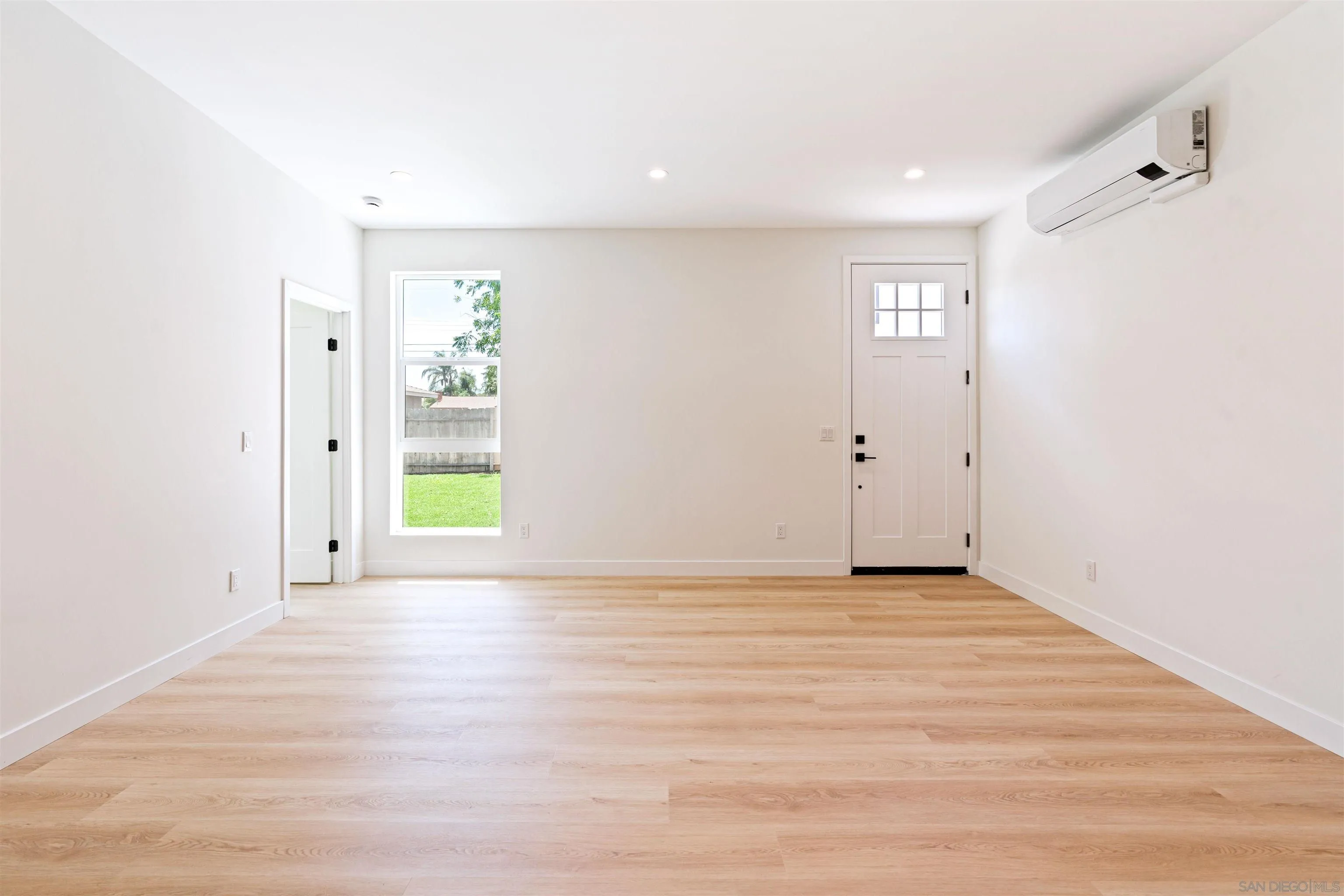 https://cdn.realtyfeed.com/cdn/127/260010907/c8a36b8f584b6608bf413854ff847388.webp