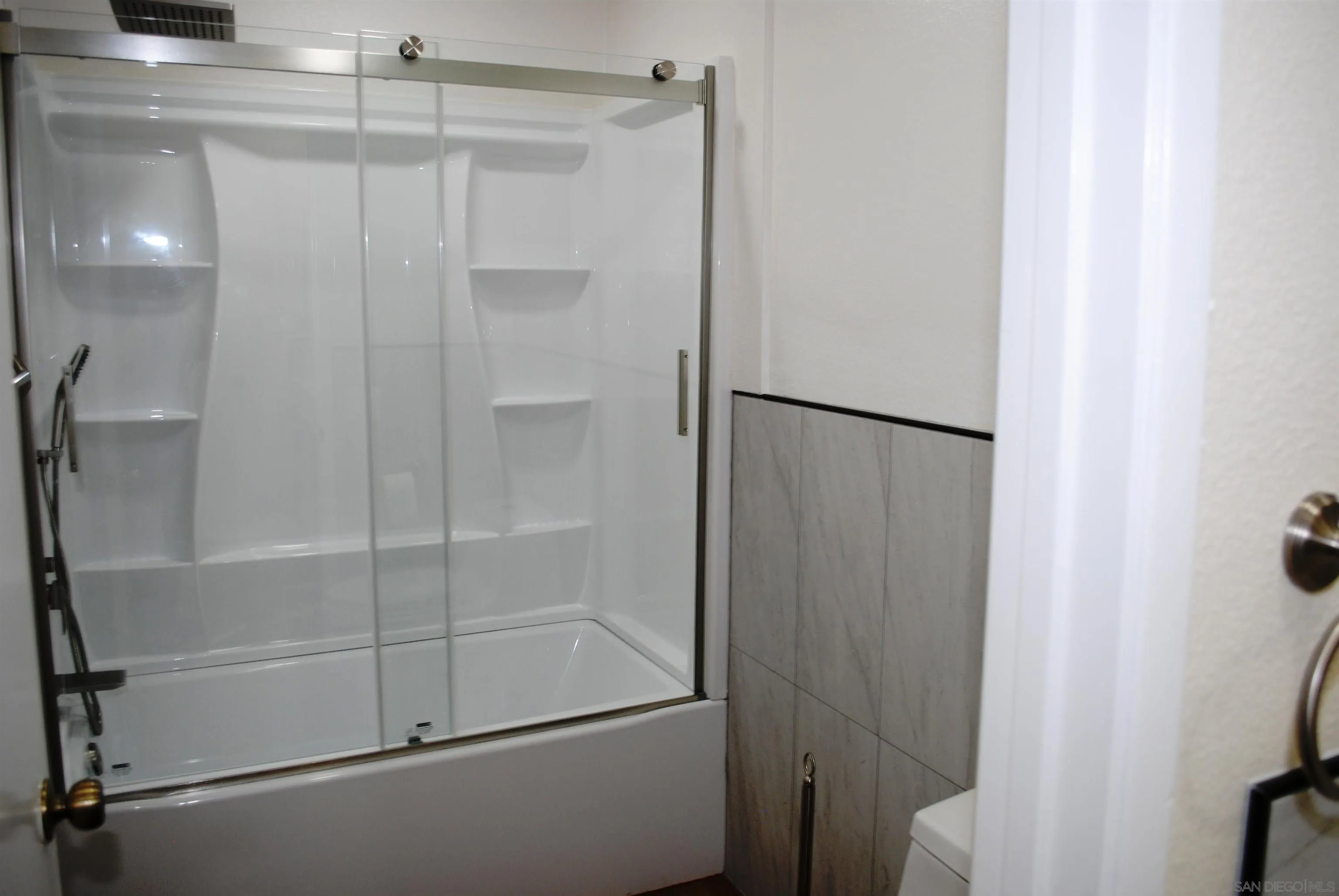 Photo #23: 260010909 Listing: Photo #23