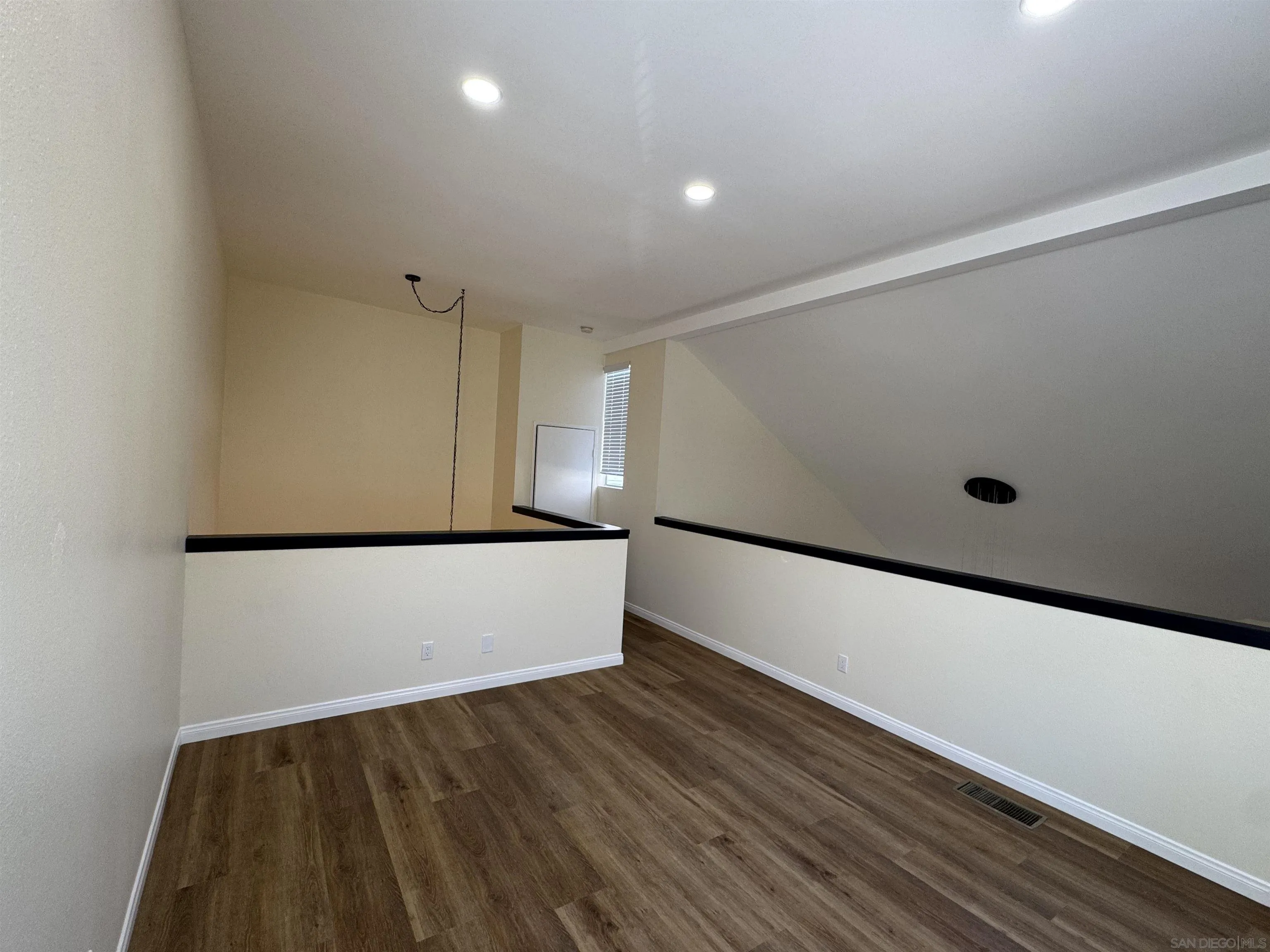 Photo #10: 260010909 Listing: Photo #10