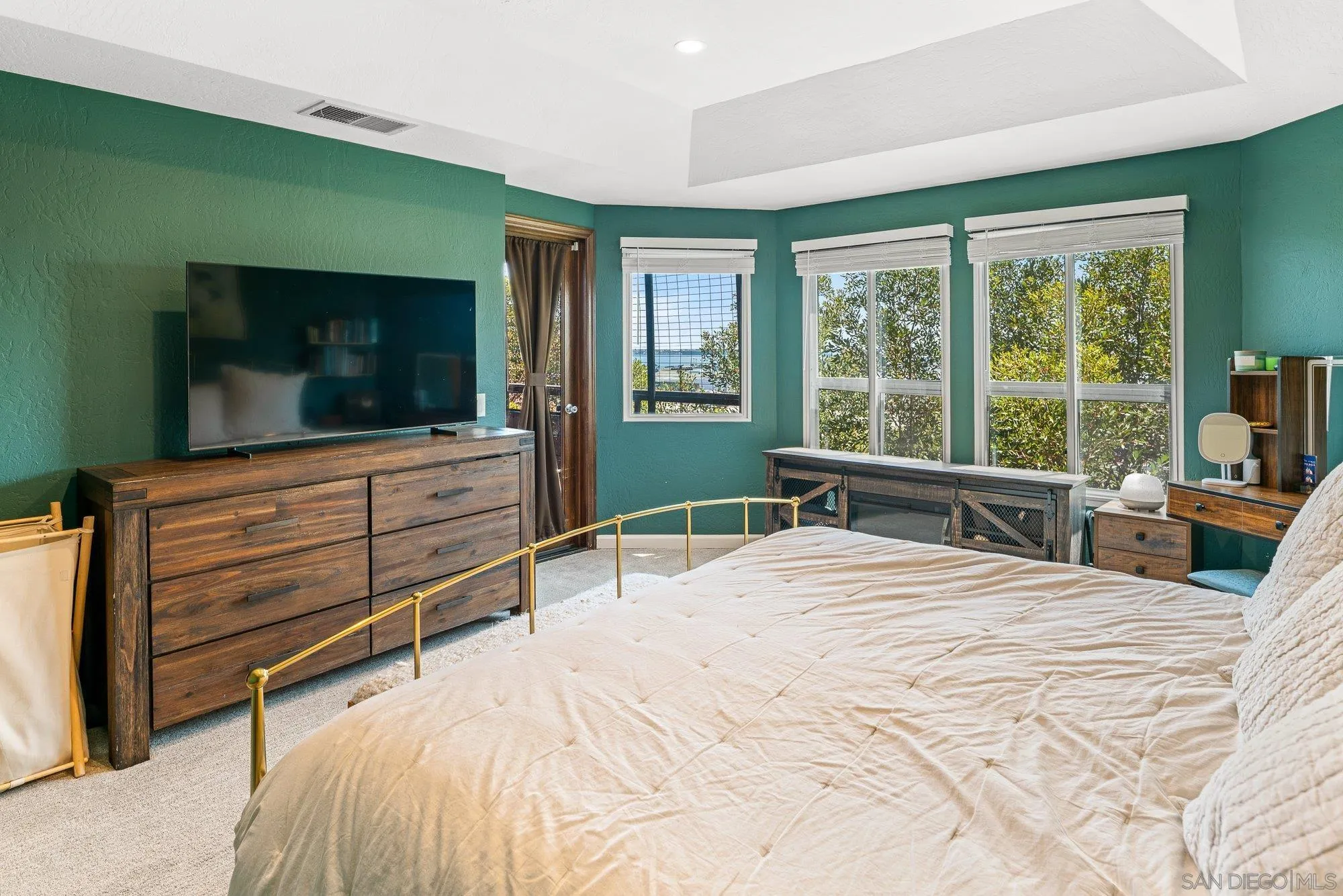 https://cdn.realtyfeed.com/cdn/127/260010910/03d52eb8832165cb64291516417856f9.webp