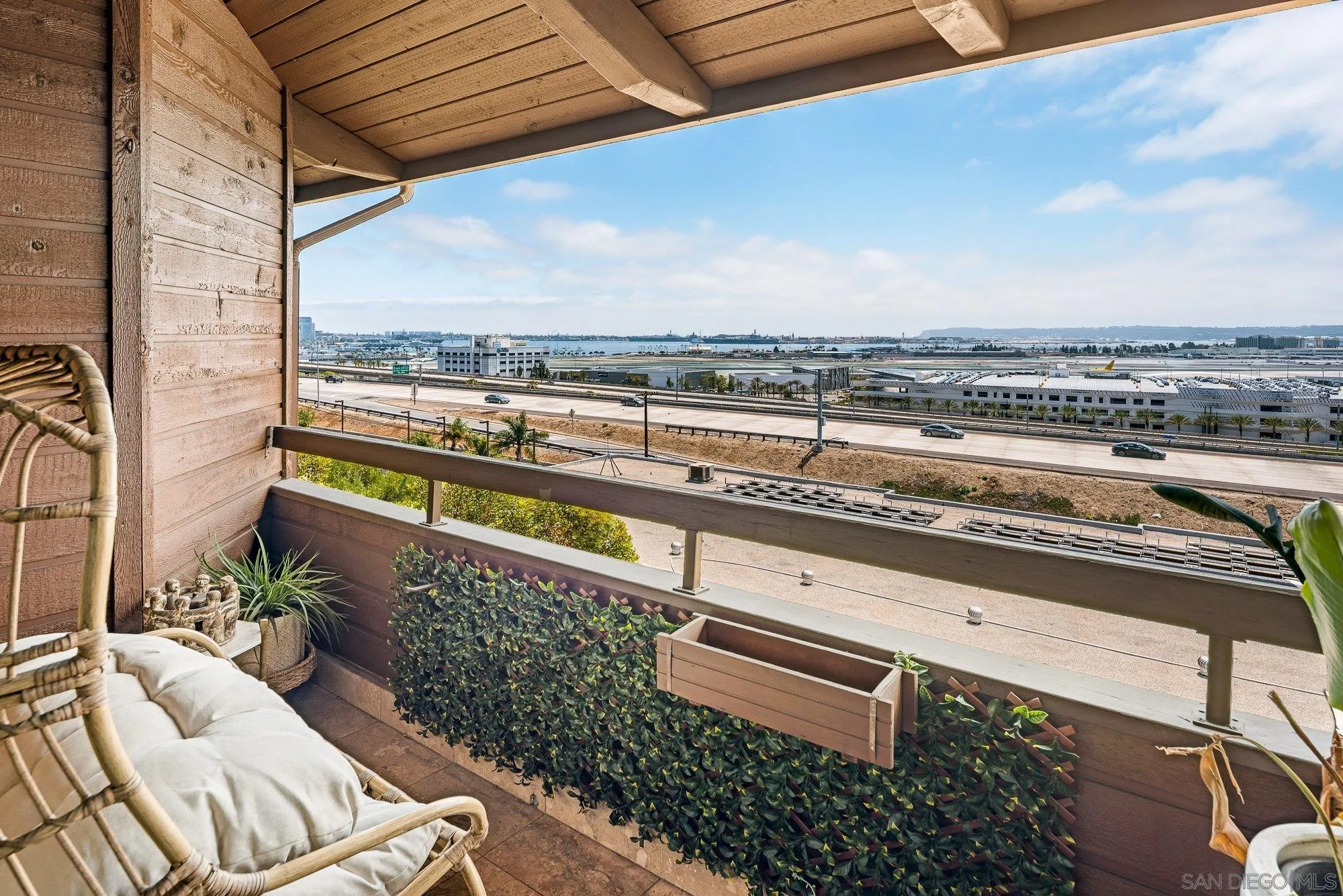 https://cdn.realtyfeed.com/cdn/127/260010910/1bf8b504064d9d2a42f003df2803a6fb.webp