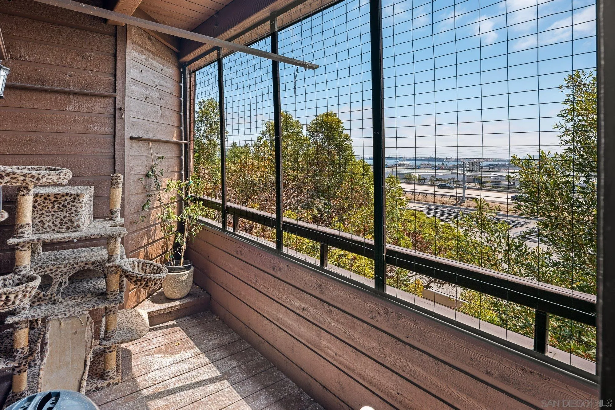 https://cdn.realtyfeed.com/cdn/127/260010910/db6d2c1b56e10c88d4bb35b0a7e97ee4.webp