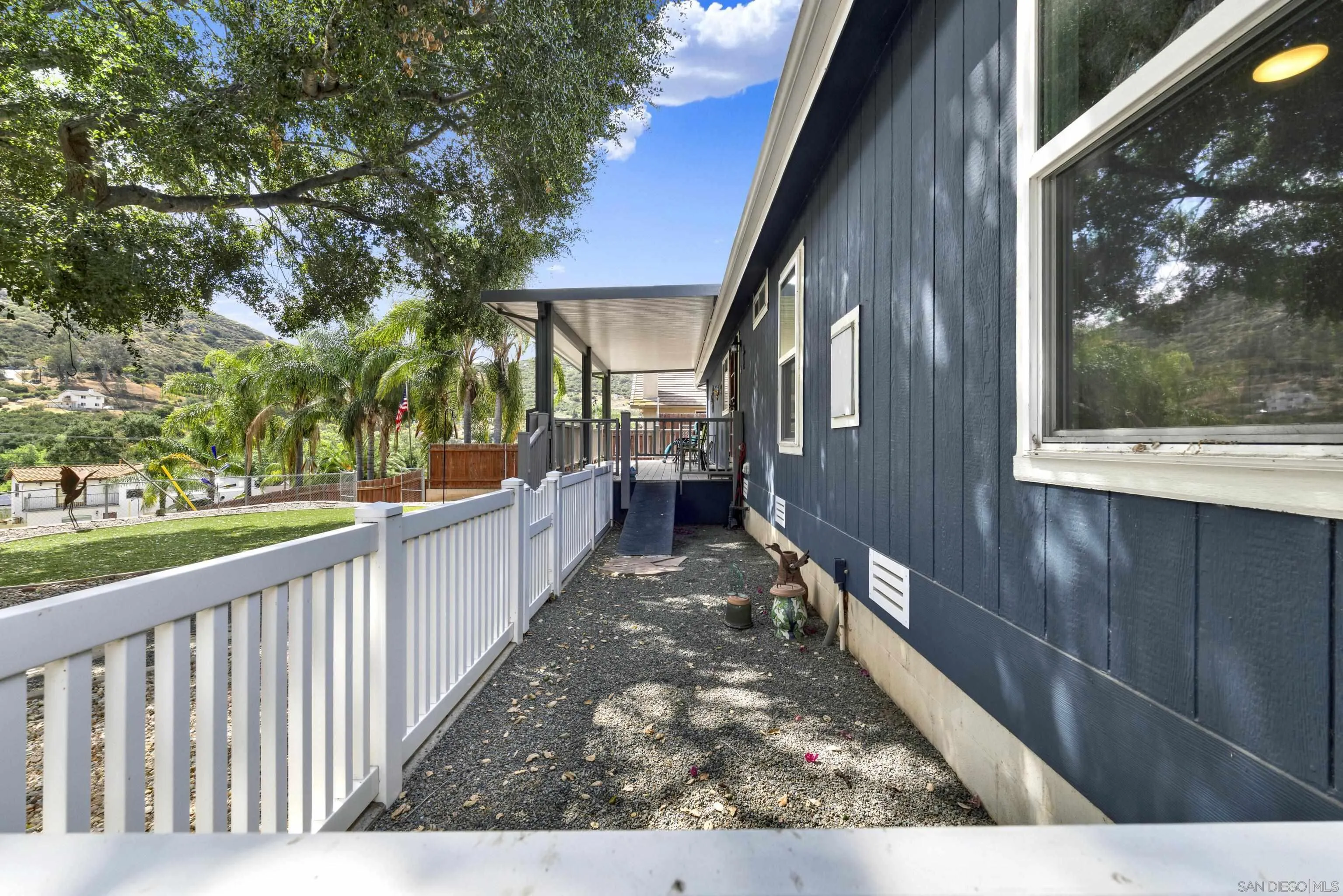 https://cdn.realtyfeed.com/cdn/127/260010911/470aa1b671d8479765f226c2b6eb7ba6.webp