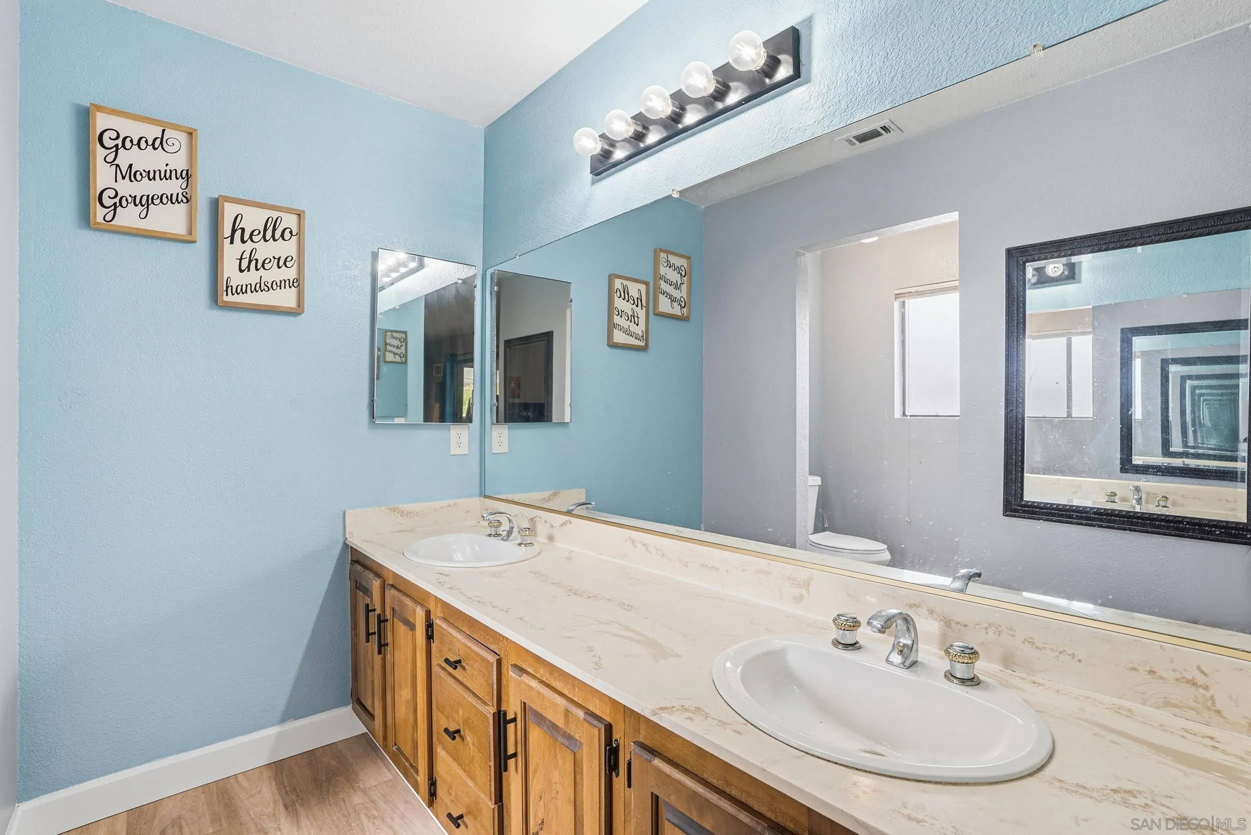 https://cdn.realtyfeed.com/cdn/127/260010912/0f468b3fbba98841d0805f2160071dab.webp