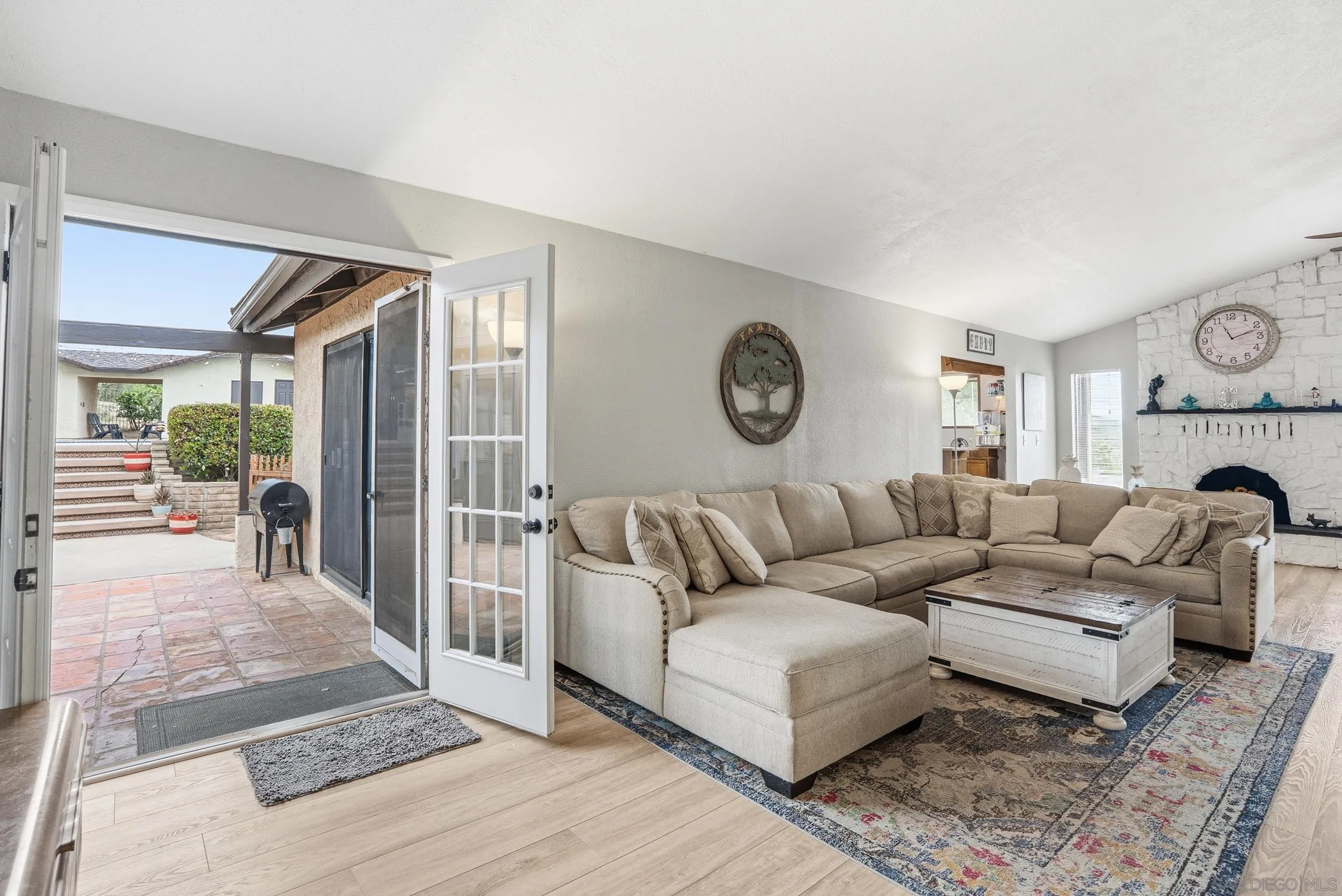 https://cdn.realtyfeed.com/cdn/127/260010912/8fb61dcc2b1d8b19f2acaa4c144b9966.webp